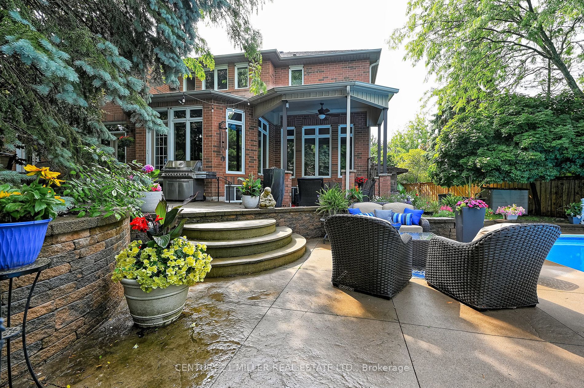 1076 Skyvalley Crescent