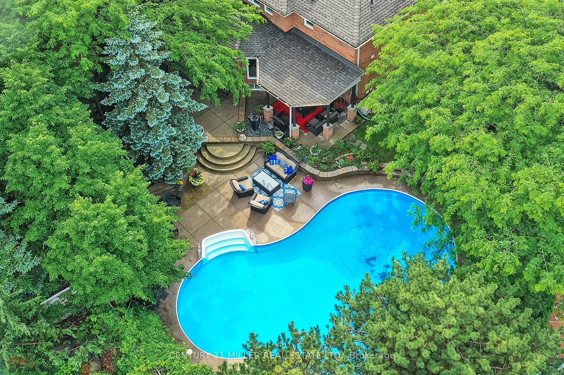1076 Skyvalley Crescent