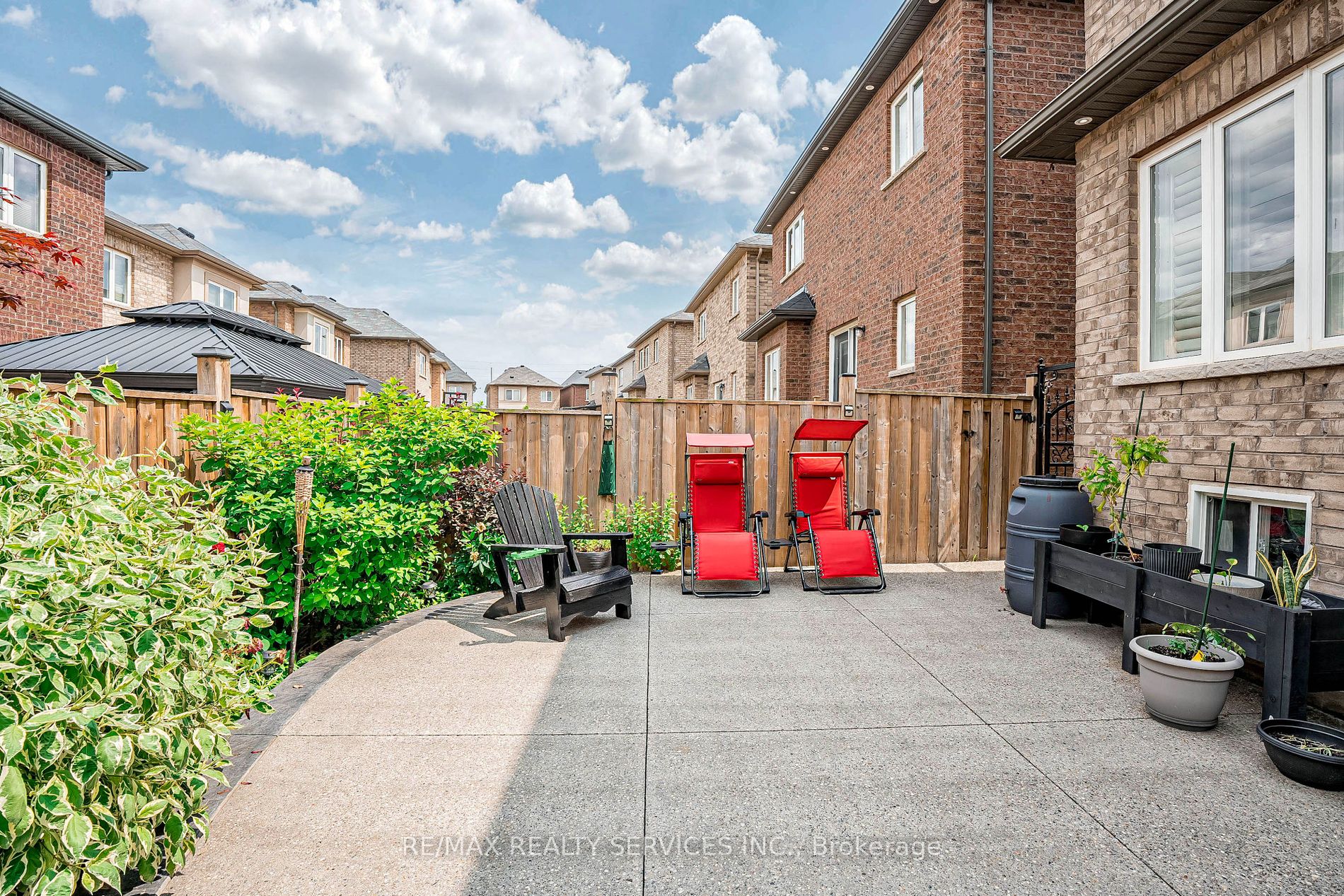 65 Lola Cres