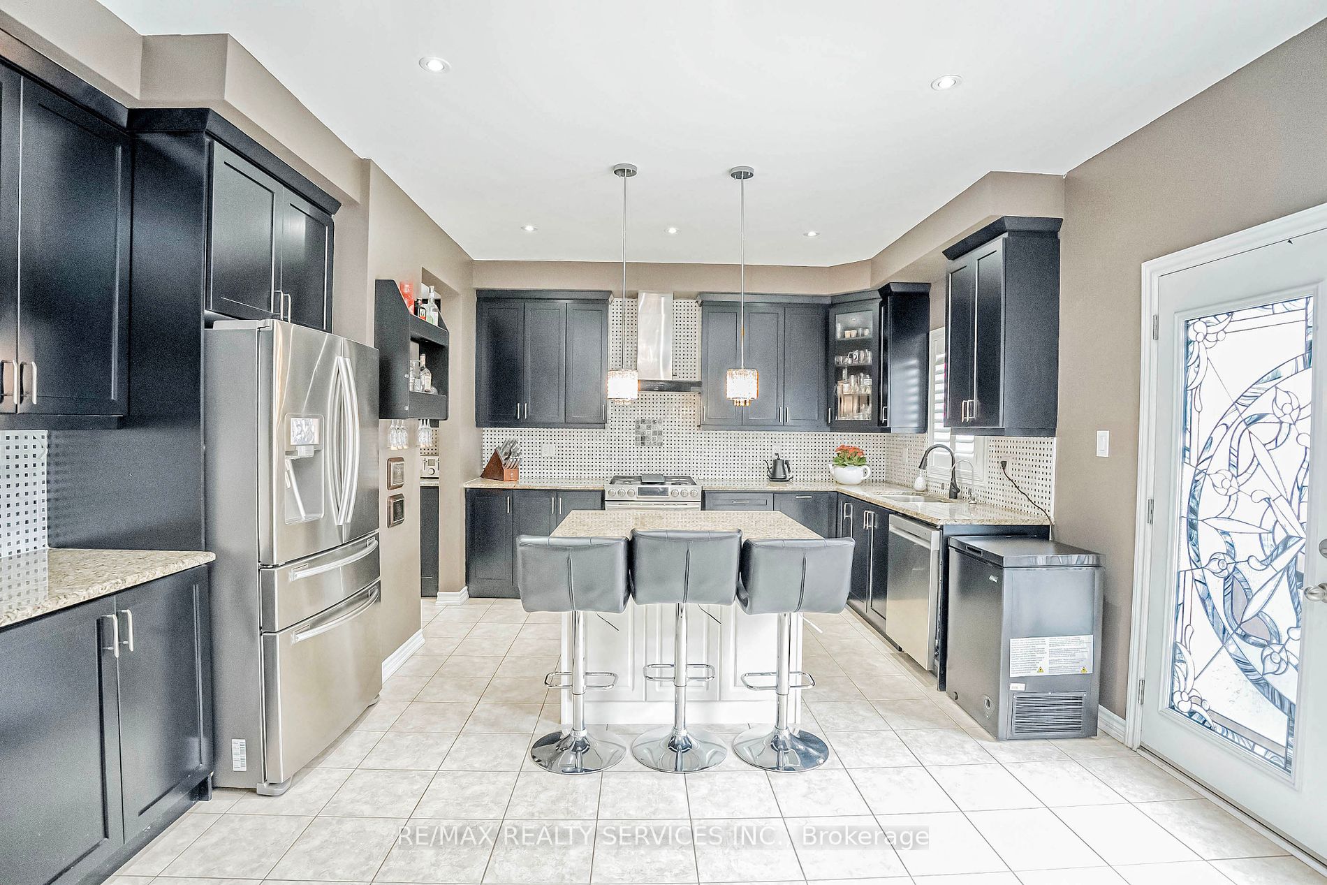 65 Lola Cres