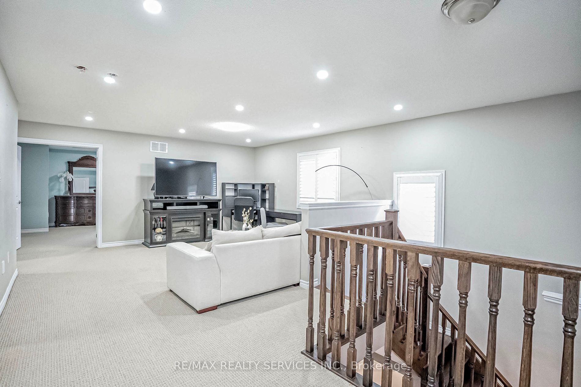65 Lola Cres