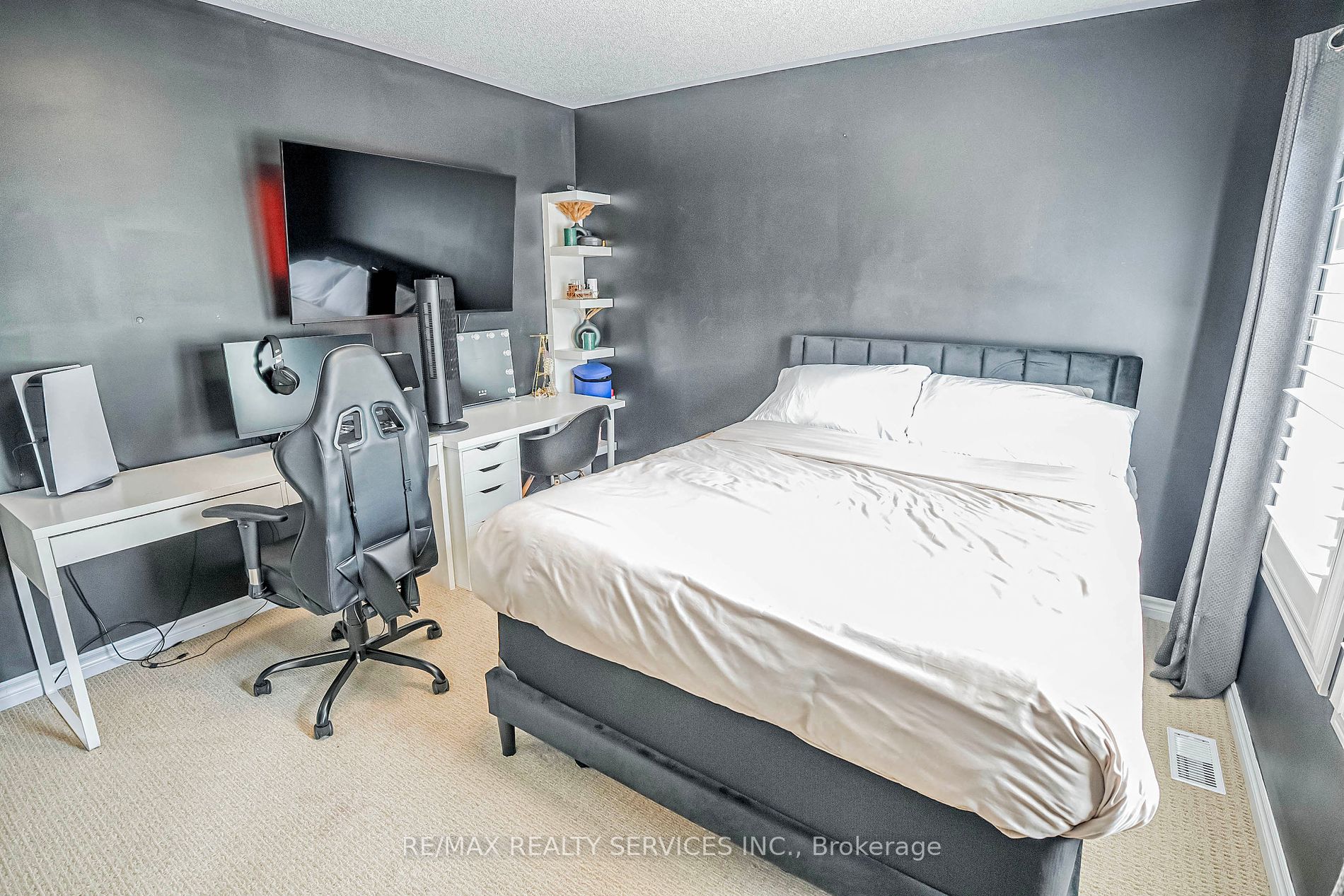65 Lola Cres