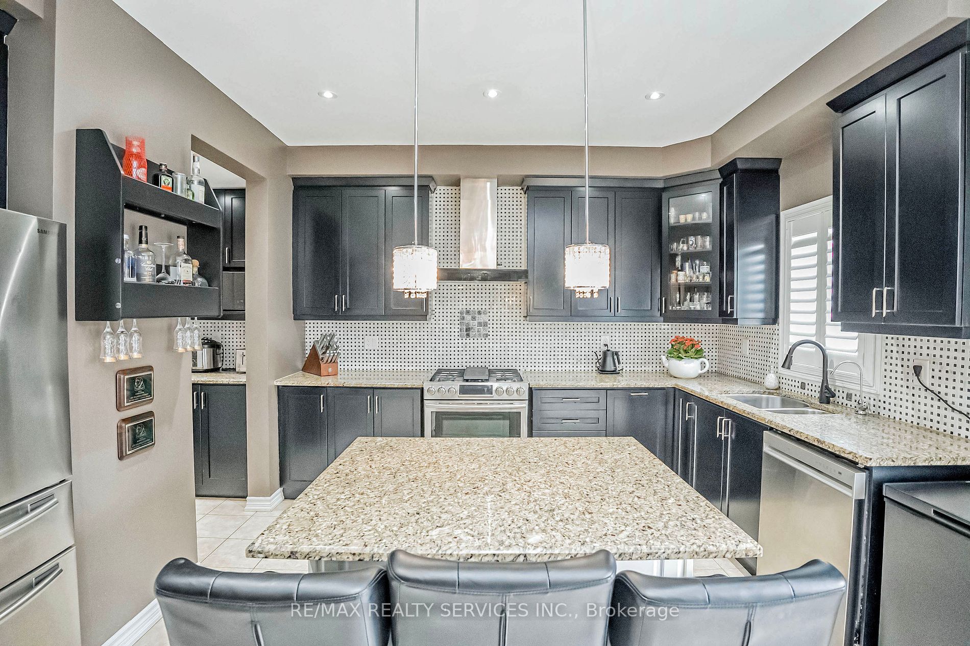 65 Lola Cres