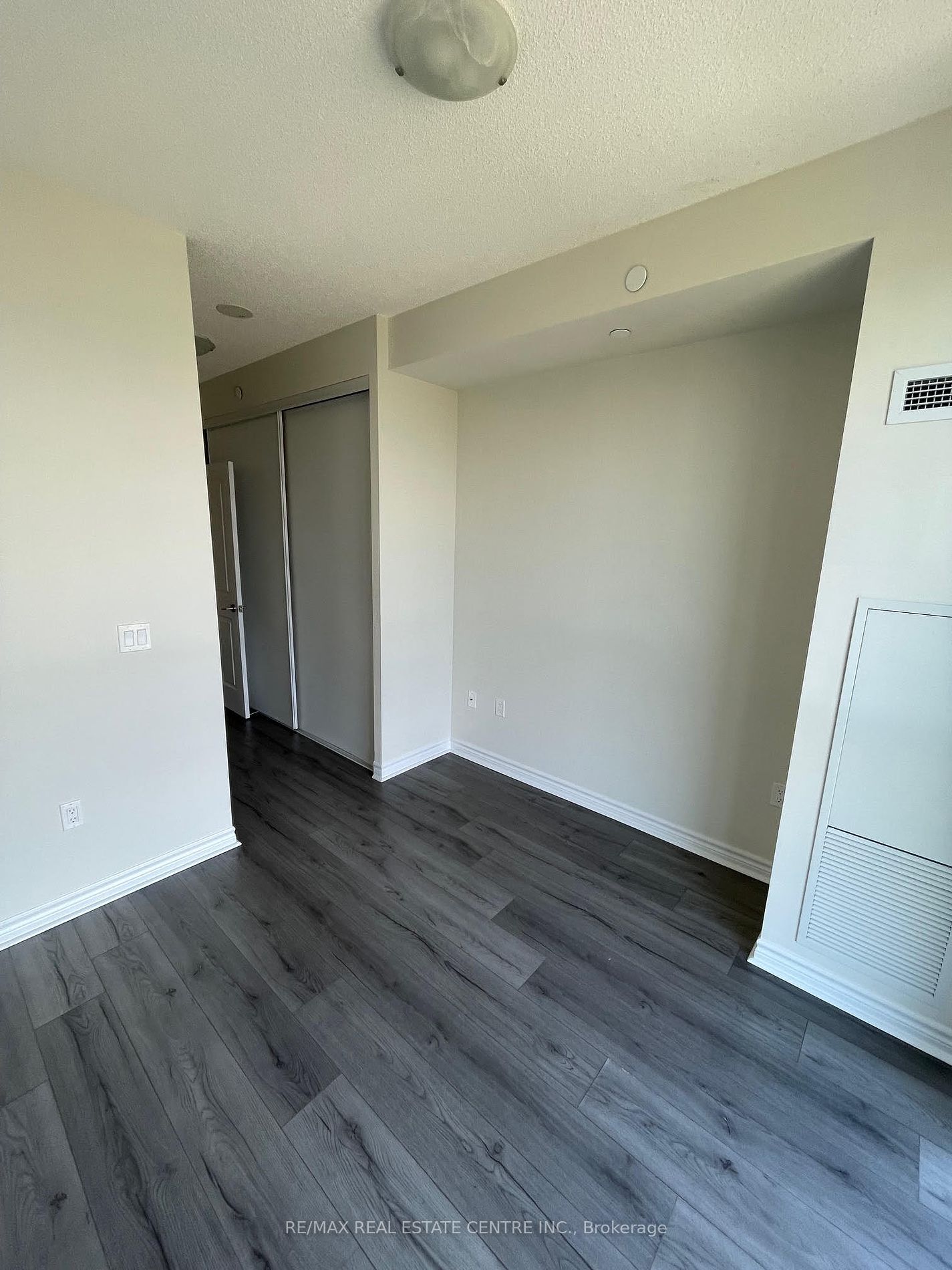 349 Rathburn Rd W, #715