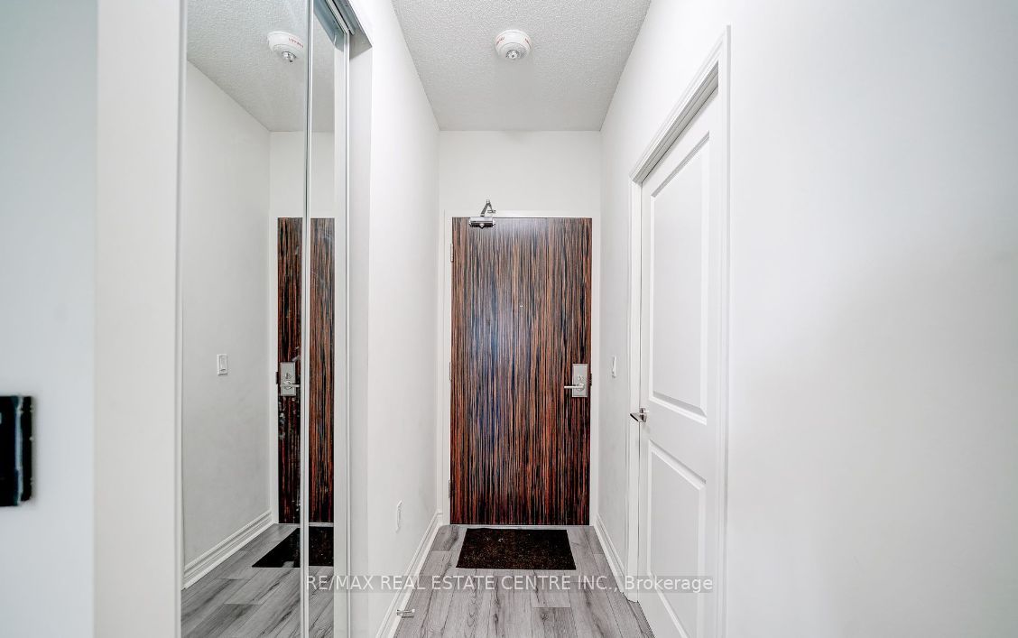 349 Rathburn Rd W, #715