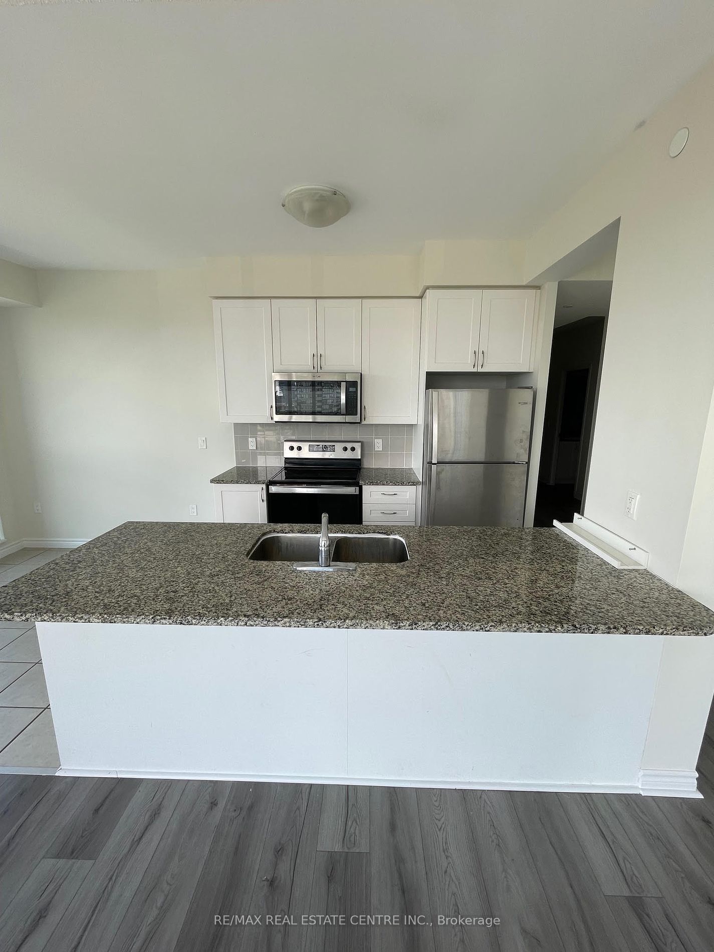 349 Rathburn Rd W, #715