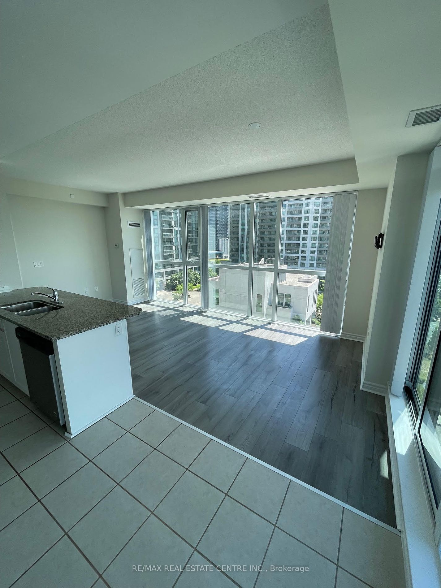 349 Rathburn Rd W, #715