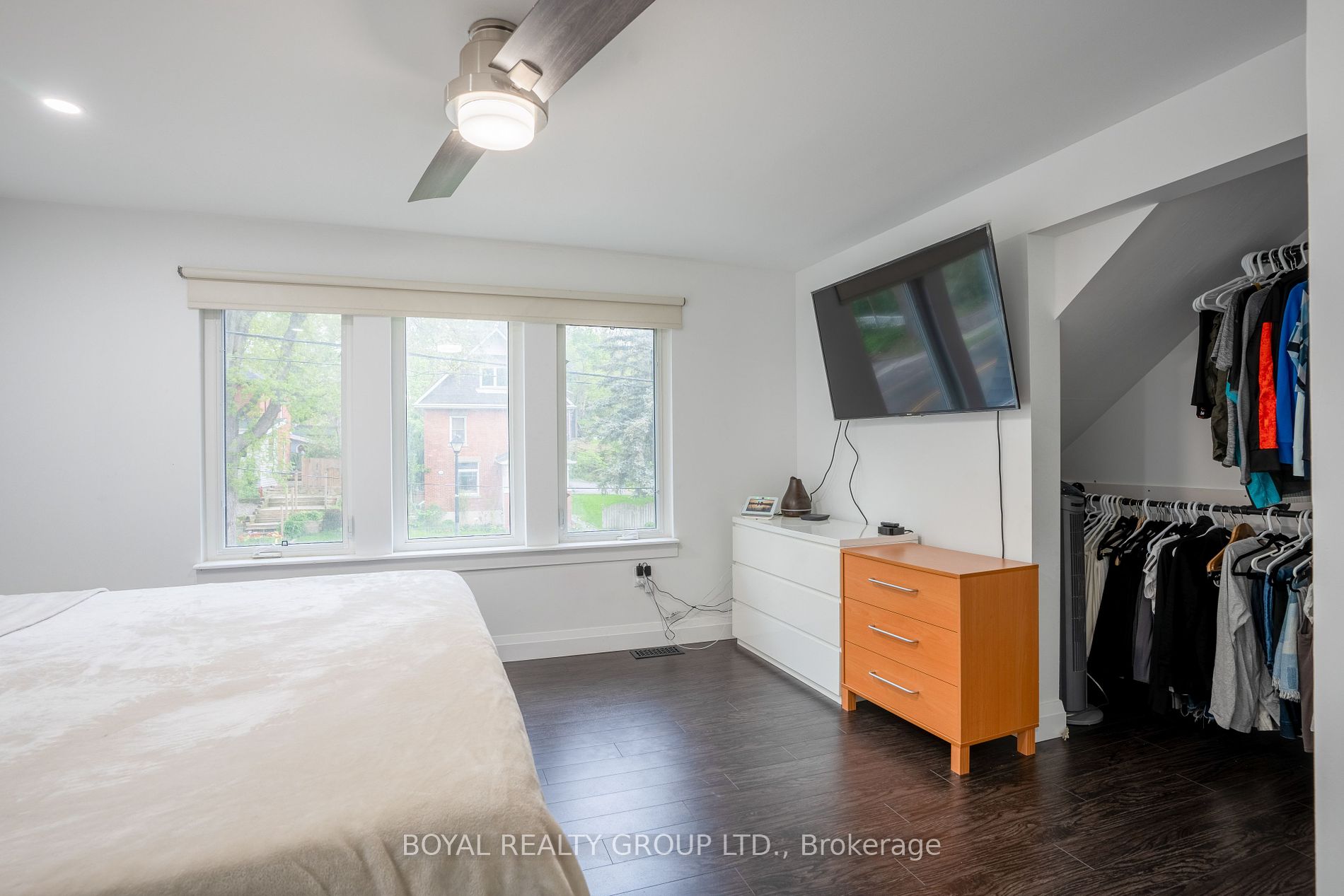 88 King Street W