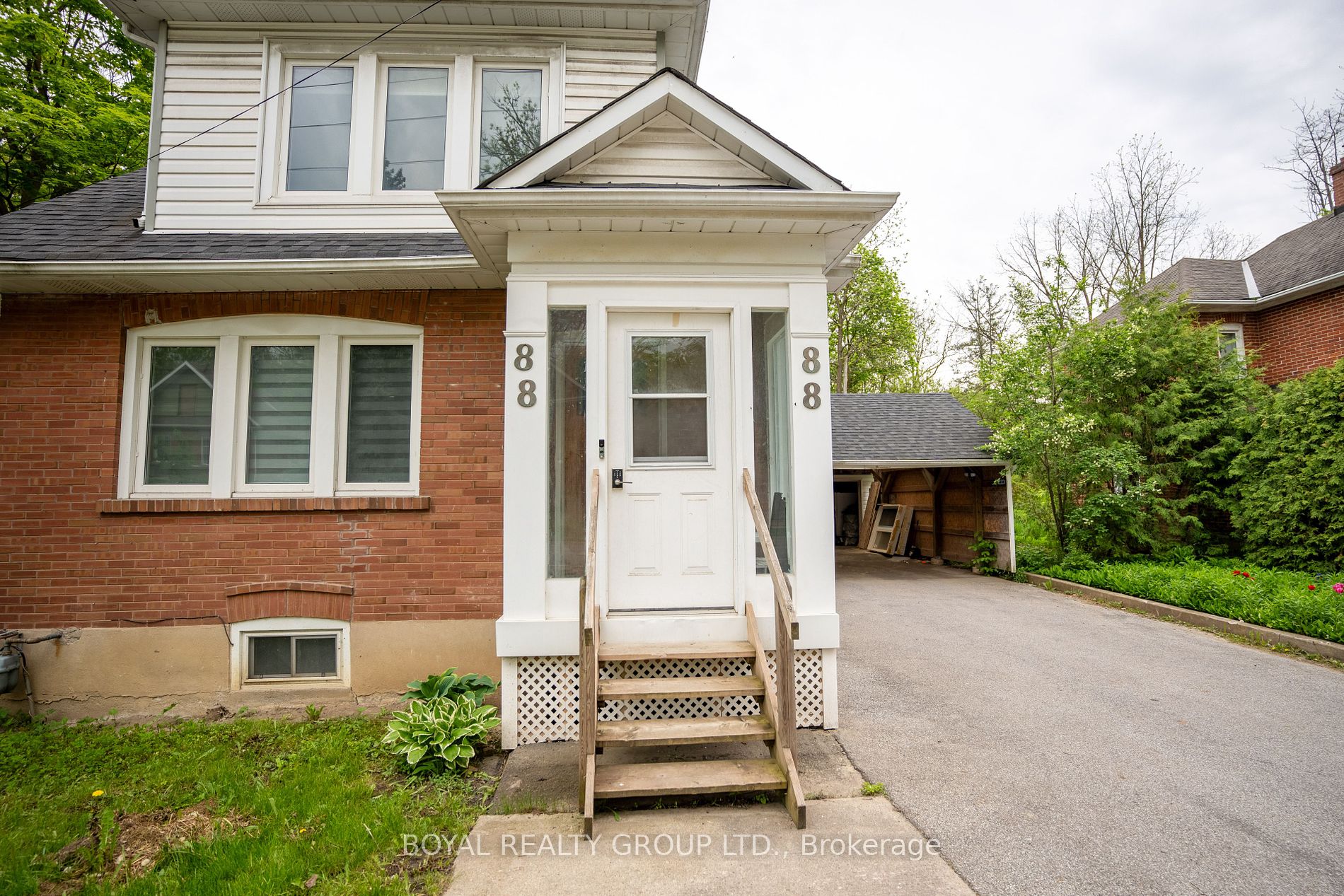 88 King Street W