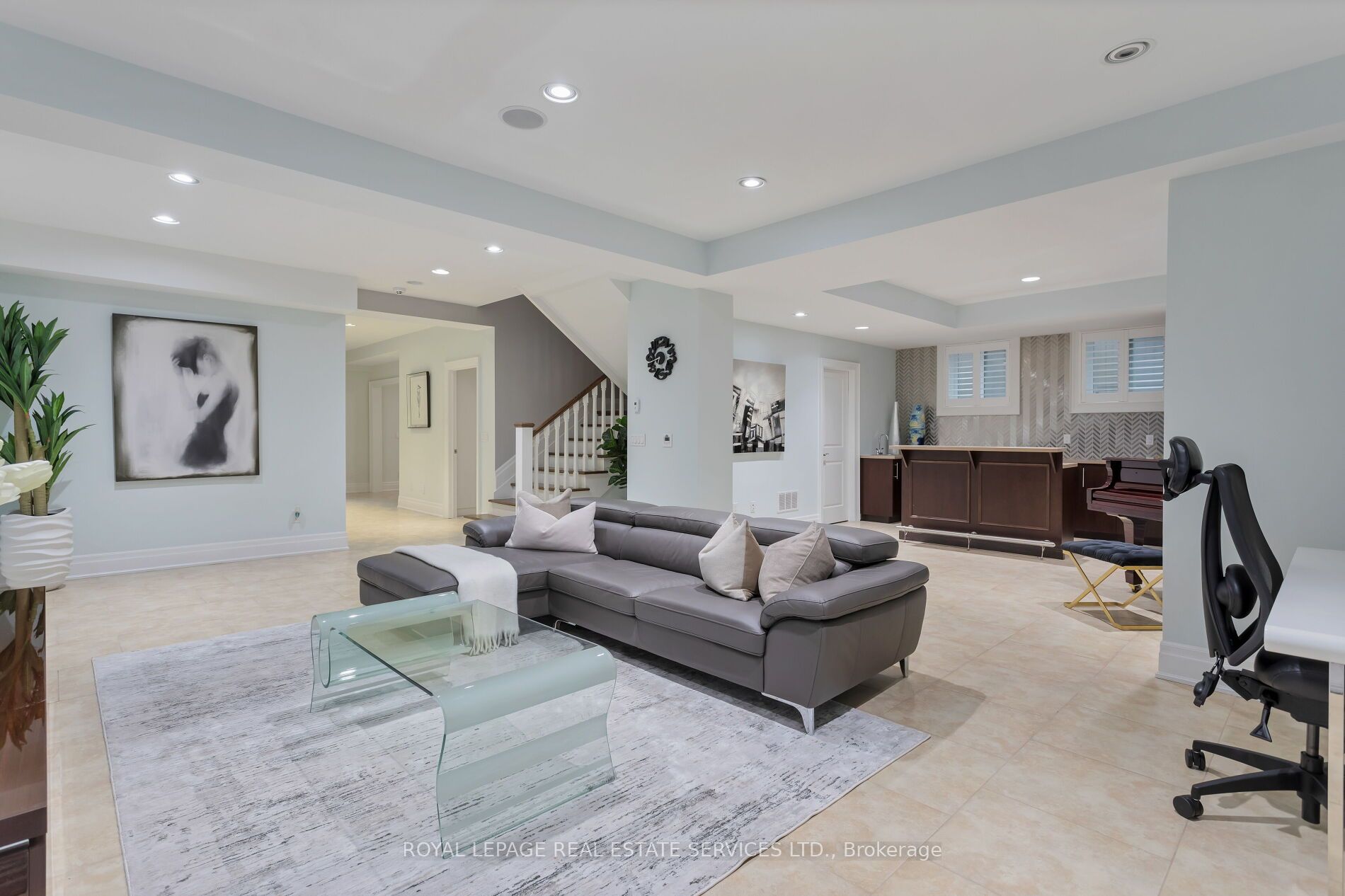 34 Nottingham Dr