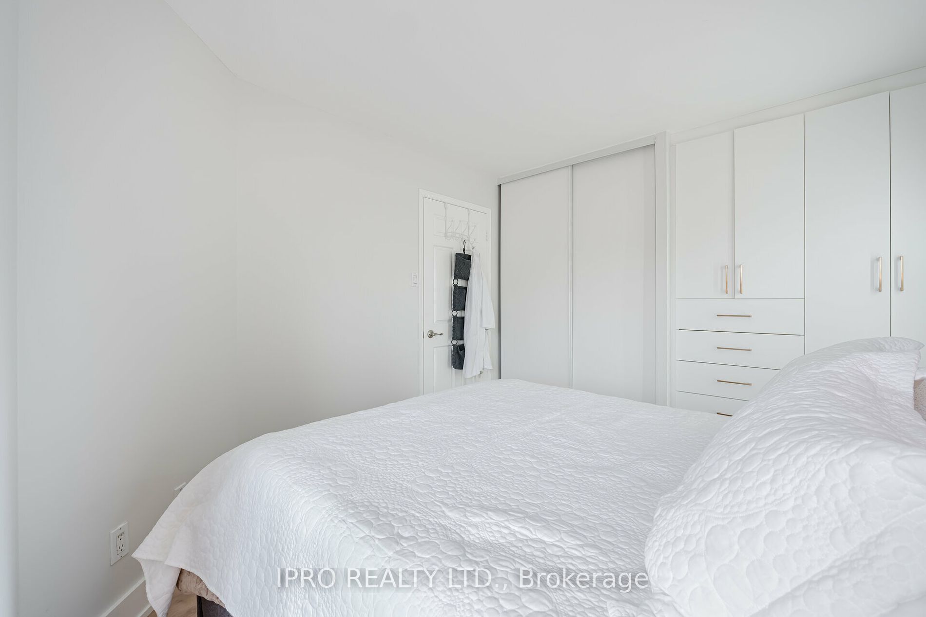 2285 Lake Shore Boulevard W, #207
