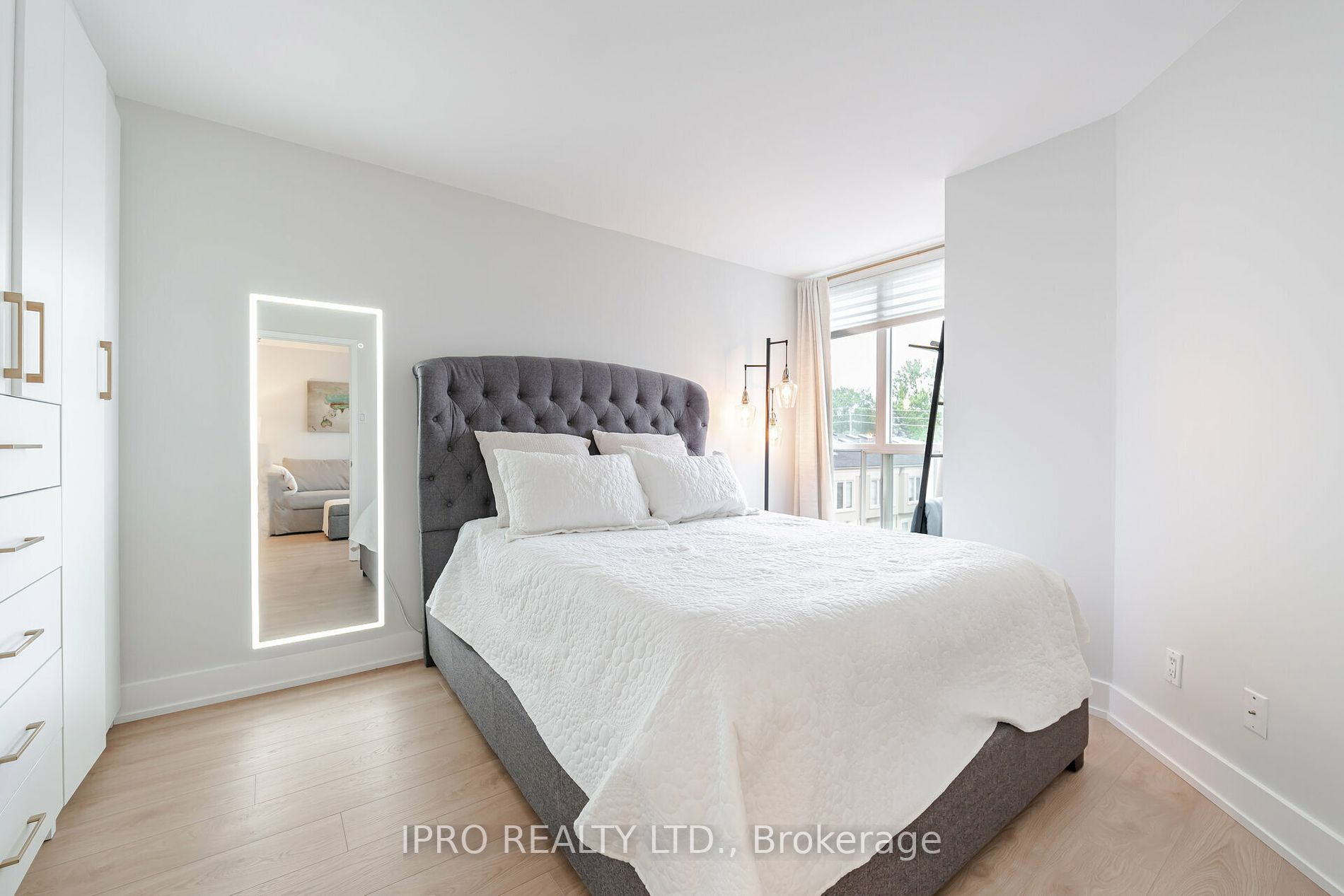 2285 Lake Shore Boulevard W, #207
