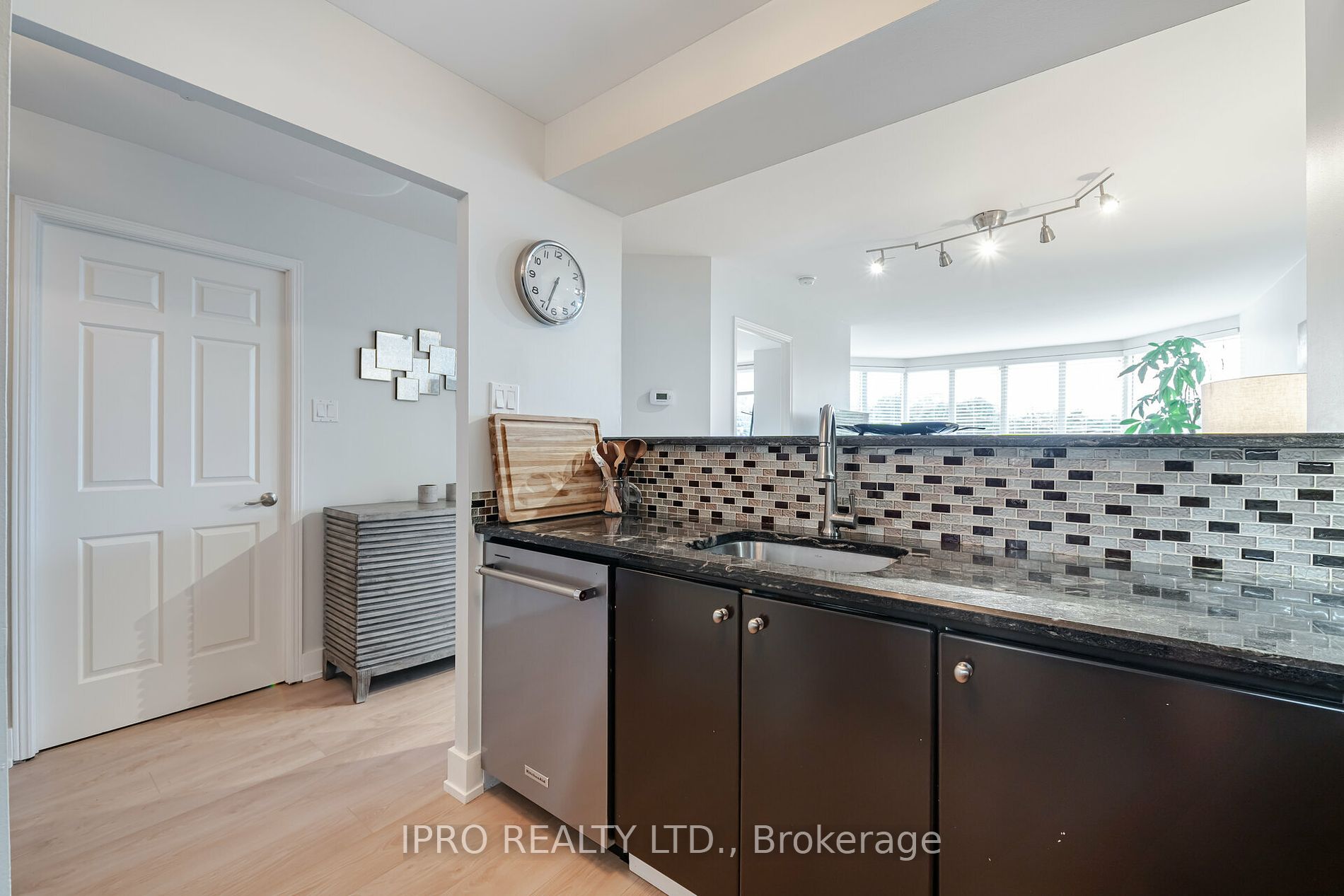 2285 Lake Shore Boulevard W, #207