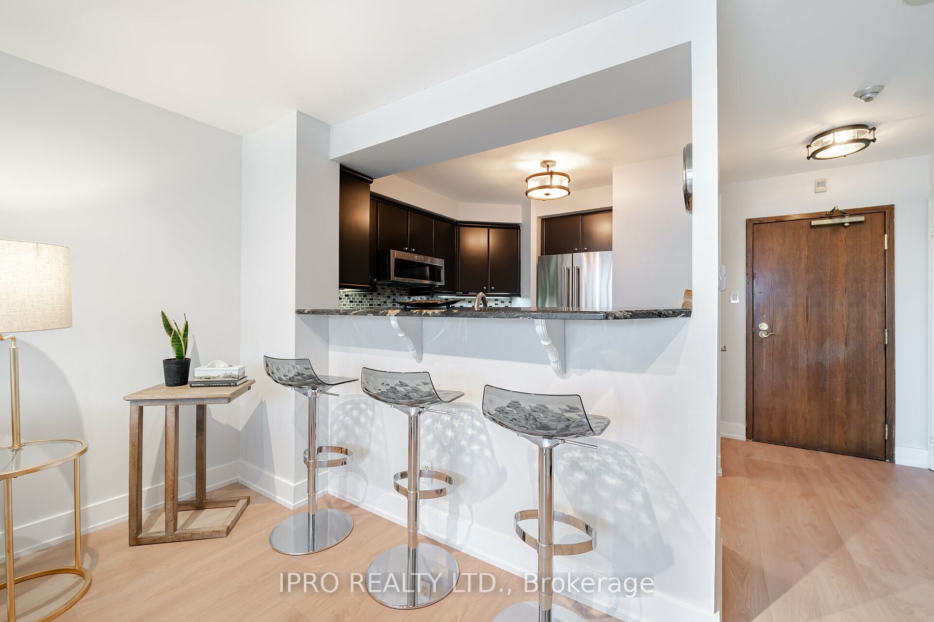2285 Lake Shore Boulevard W, #207