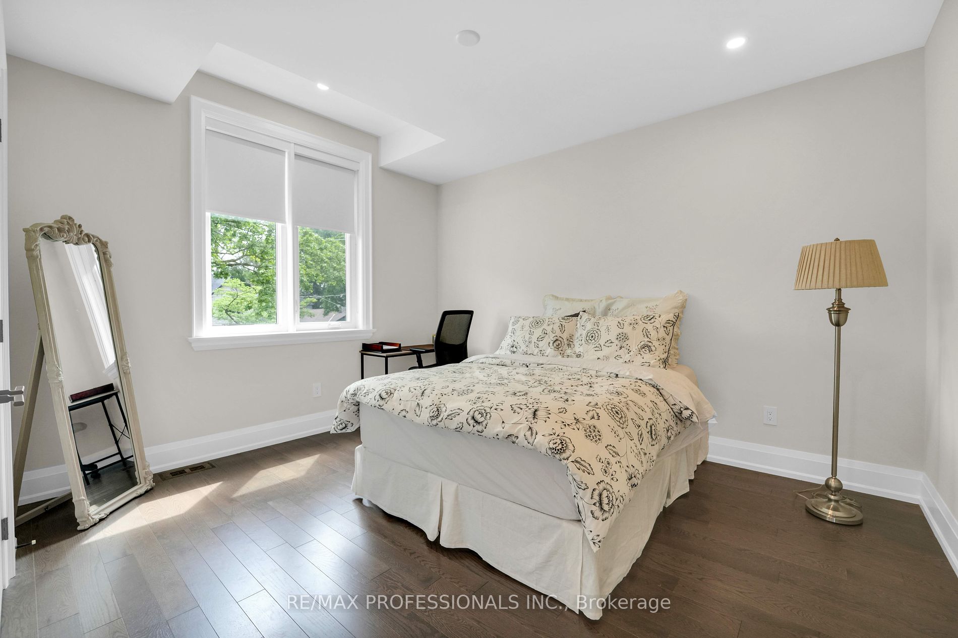 18 Charleston Rd