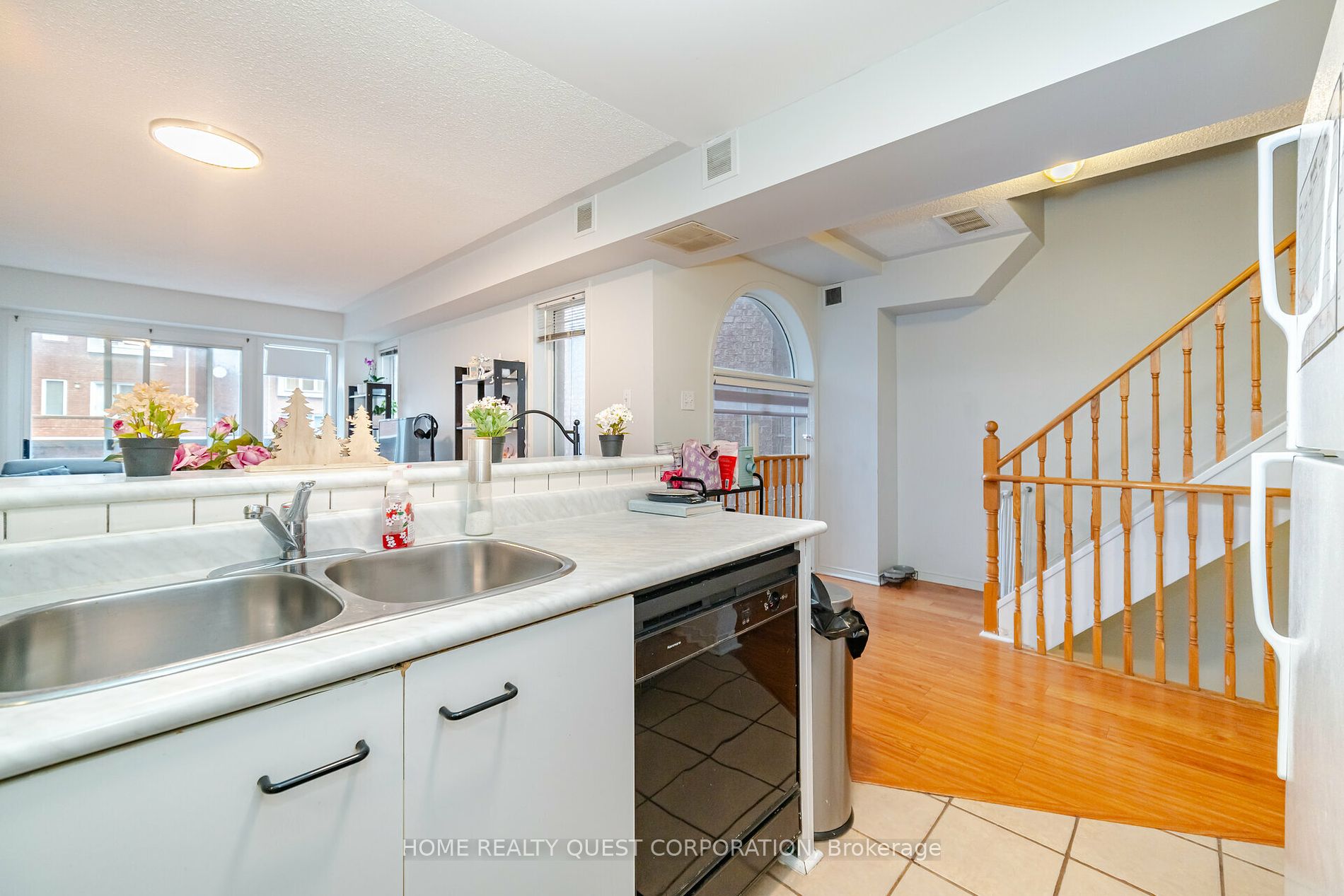 99 Bristol Rd E, #165