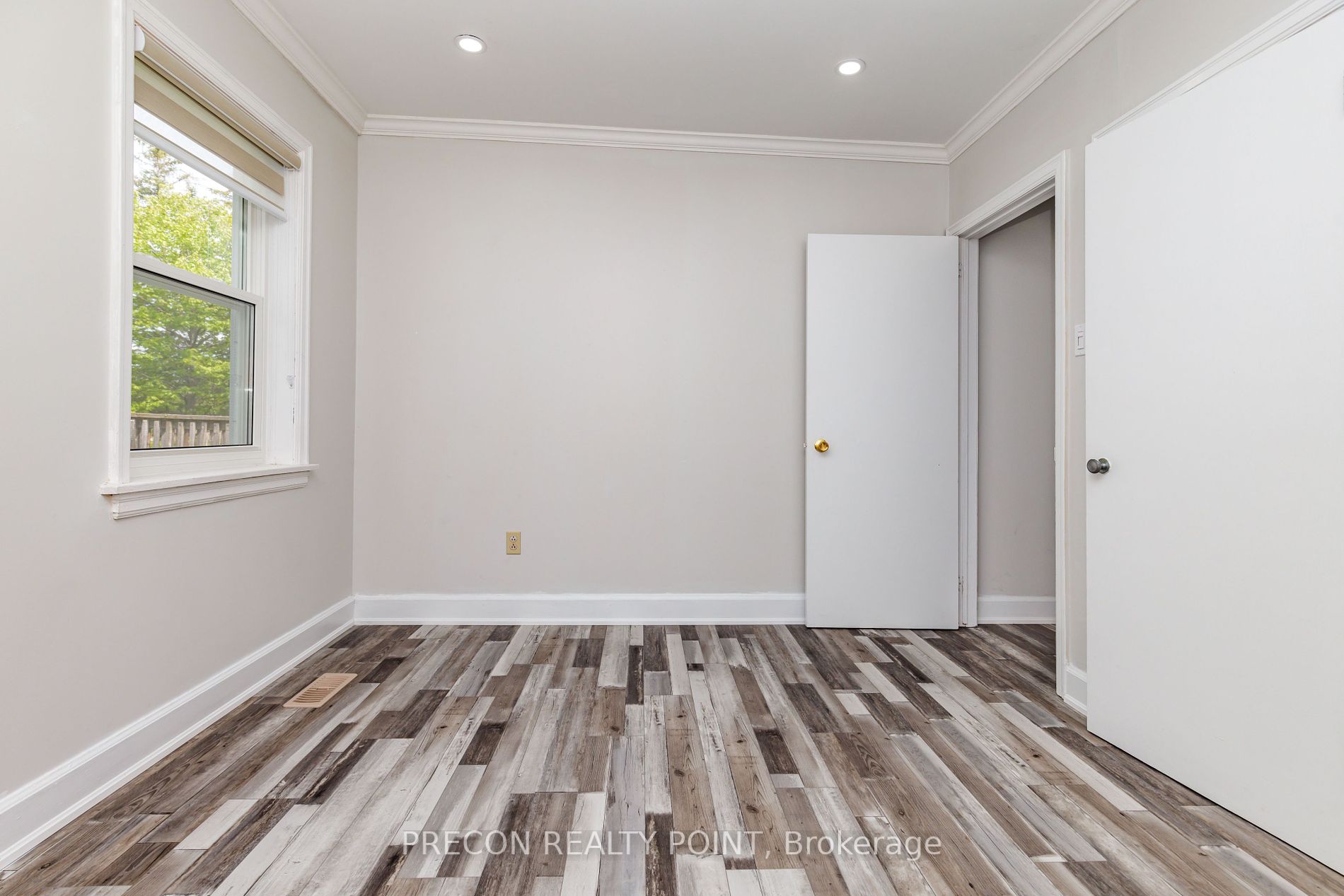 179 Queen Street S