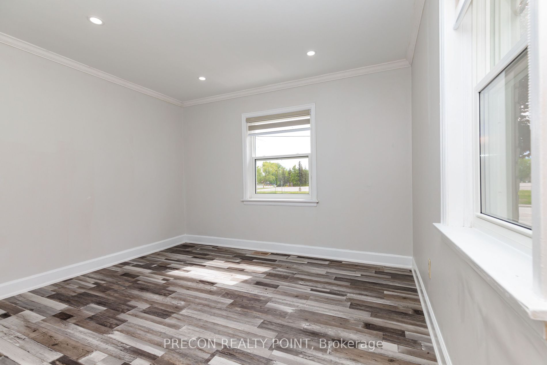 179 Queen Street S
