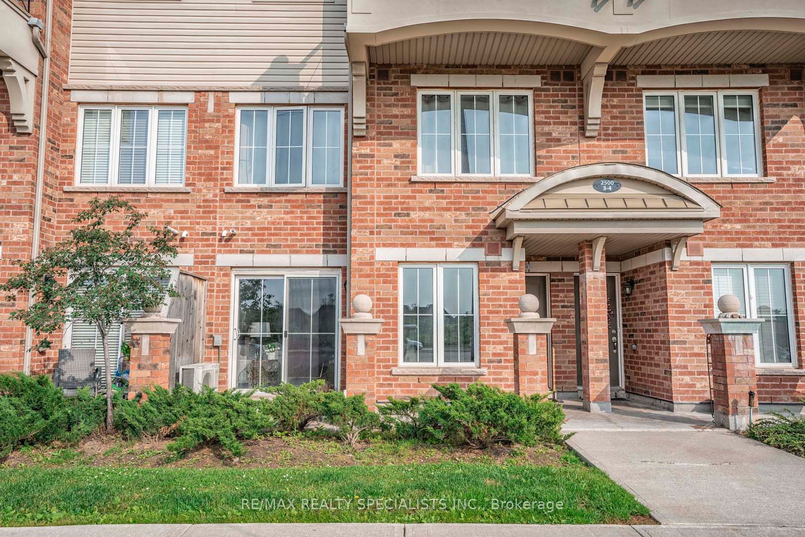 2500 Post Rd, #4