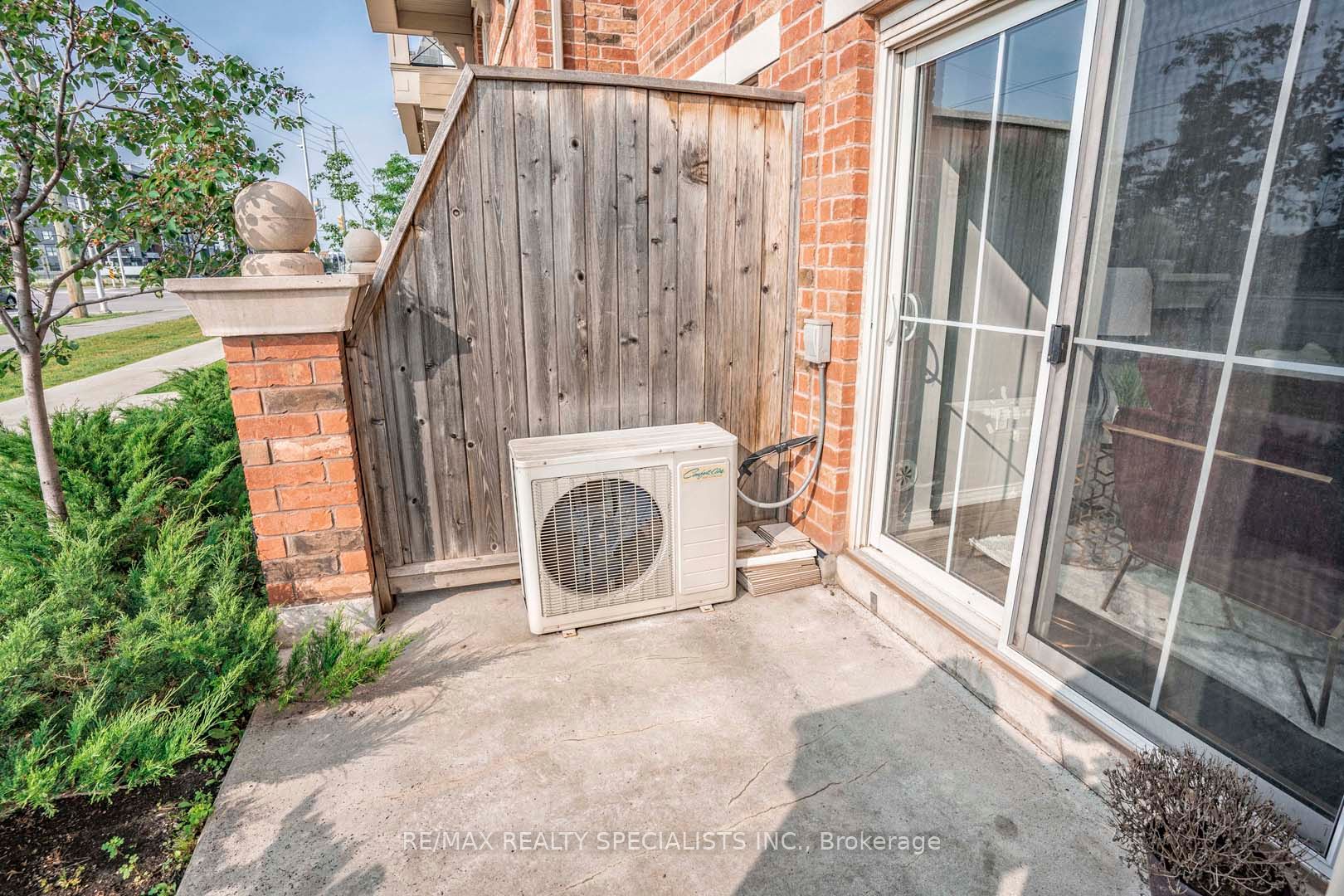 2500 Post Rd, #4