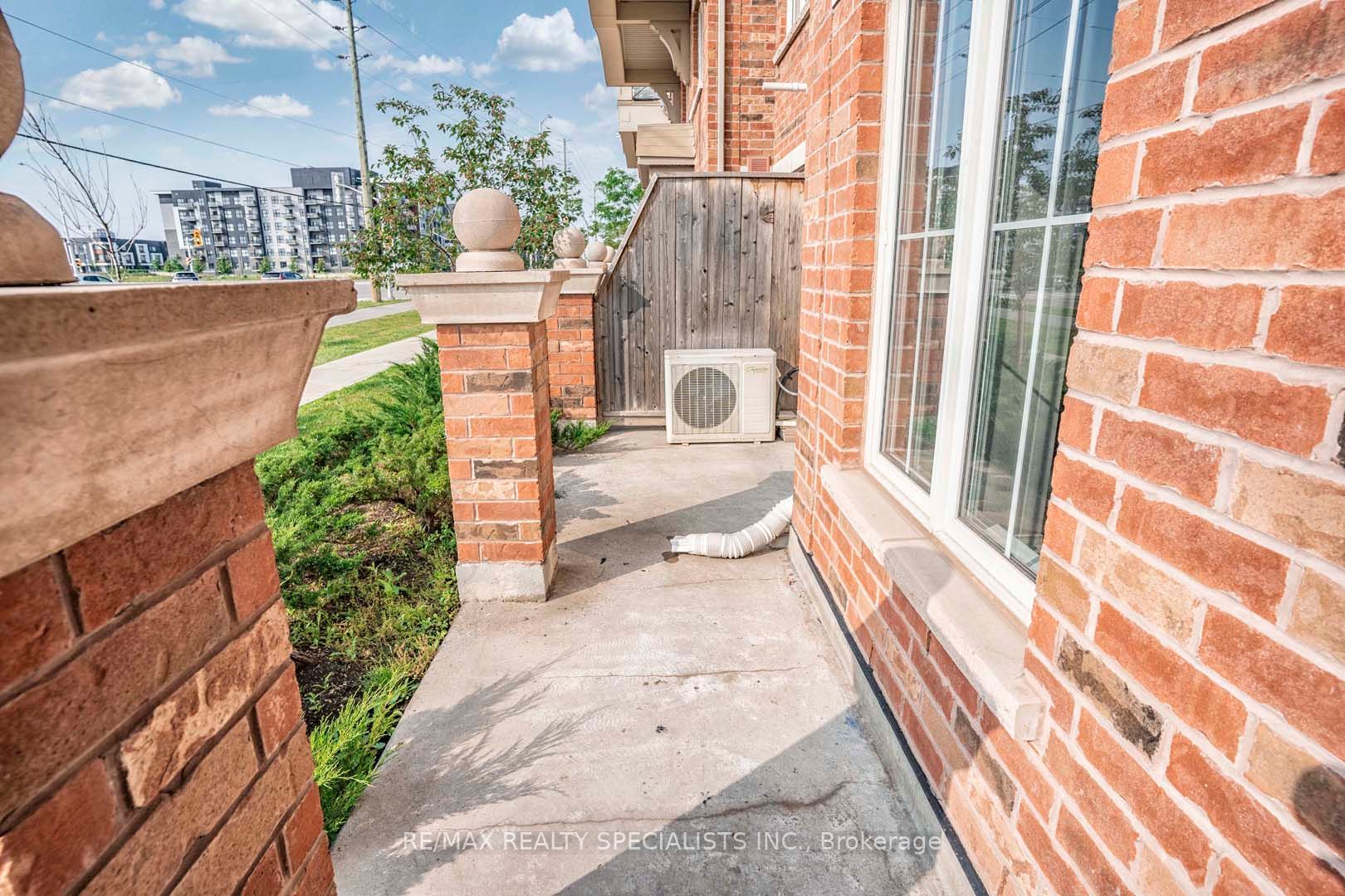 2500 Post Rd, #4