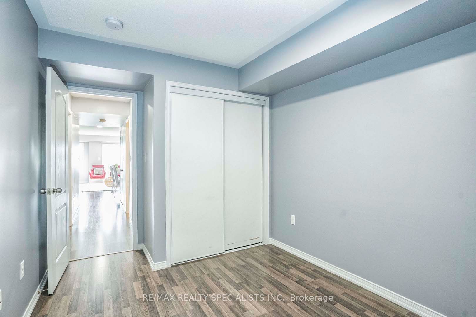 2500 Post Rd, #4
