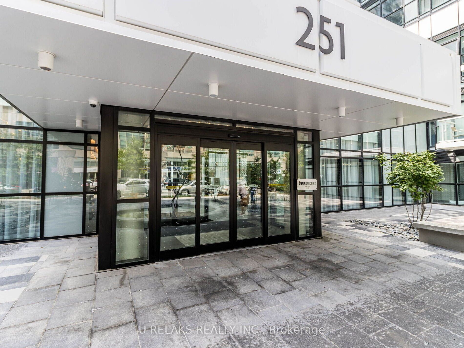 251 Manitoba St, #715