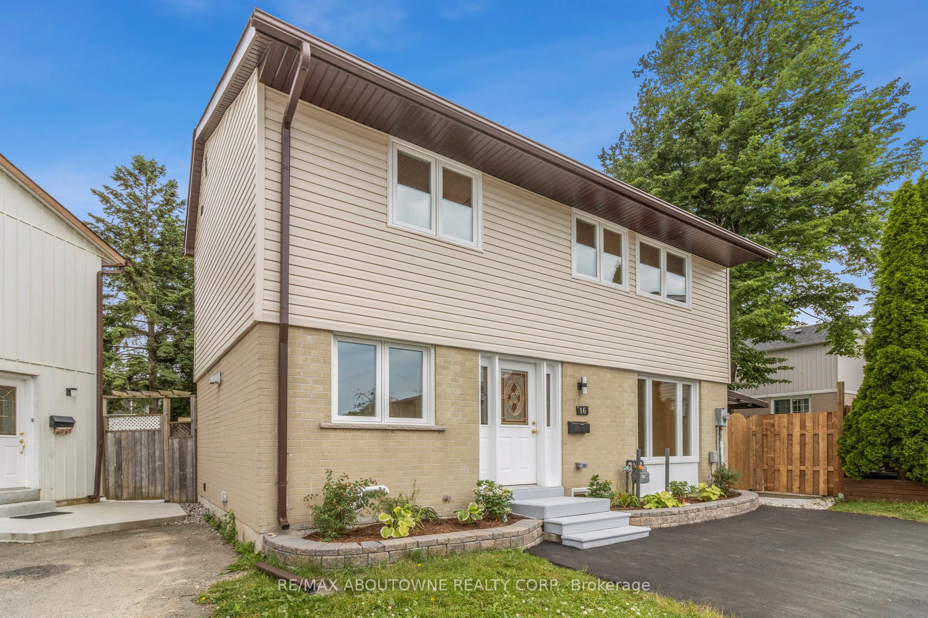 16 Jasmine Square