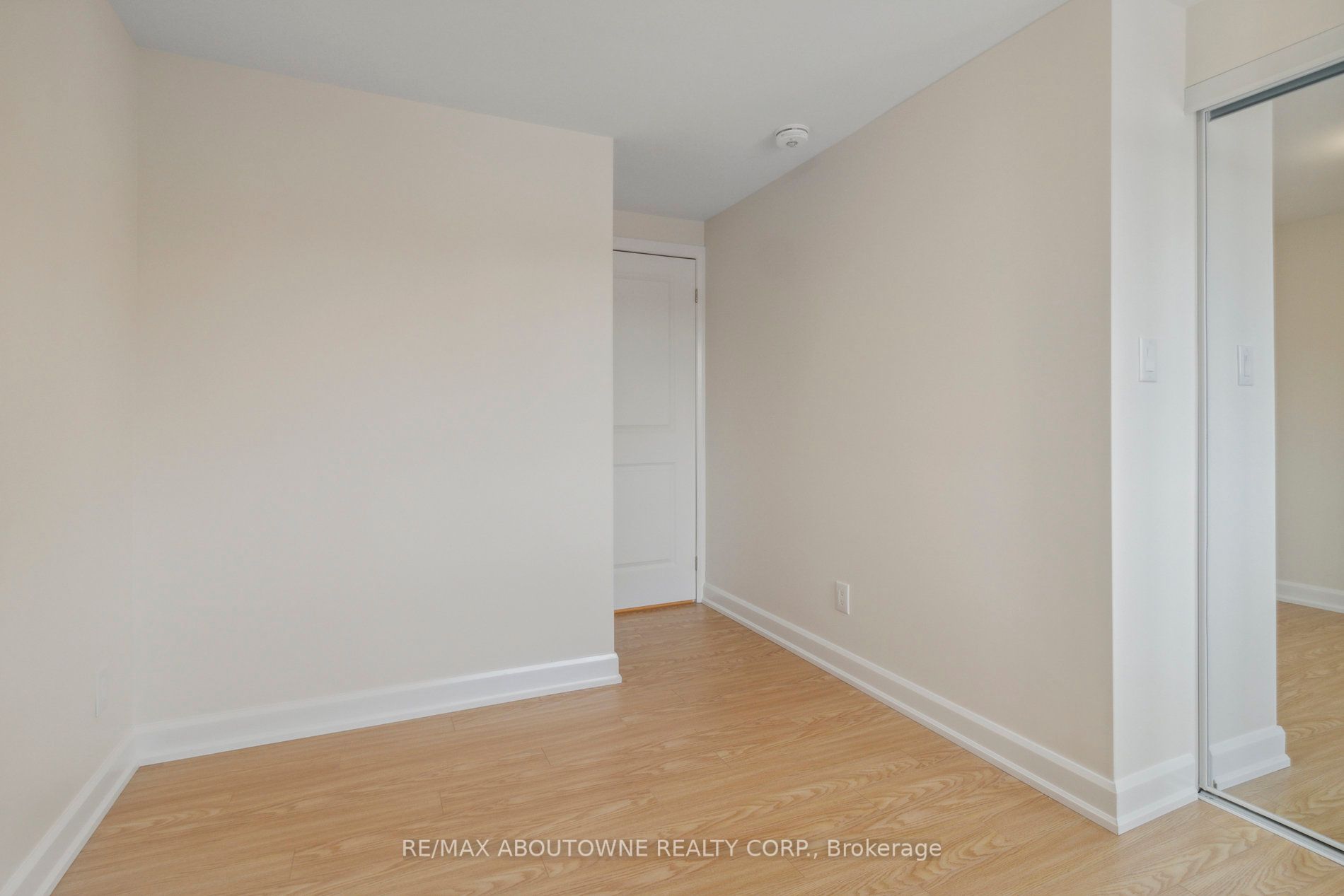 16 Jasmine Square