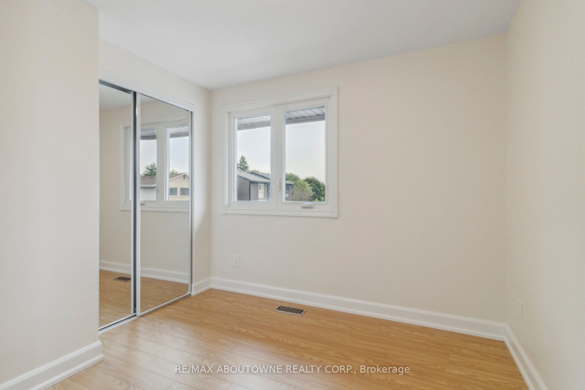 16 Jasmine Square