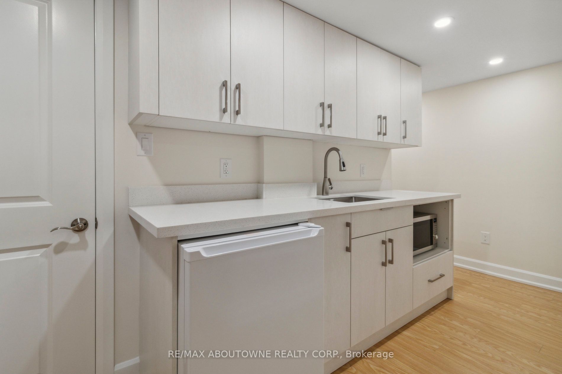 16 Jasmine Square