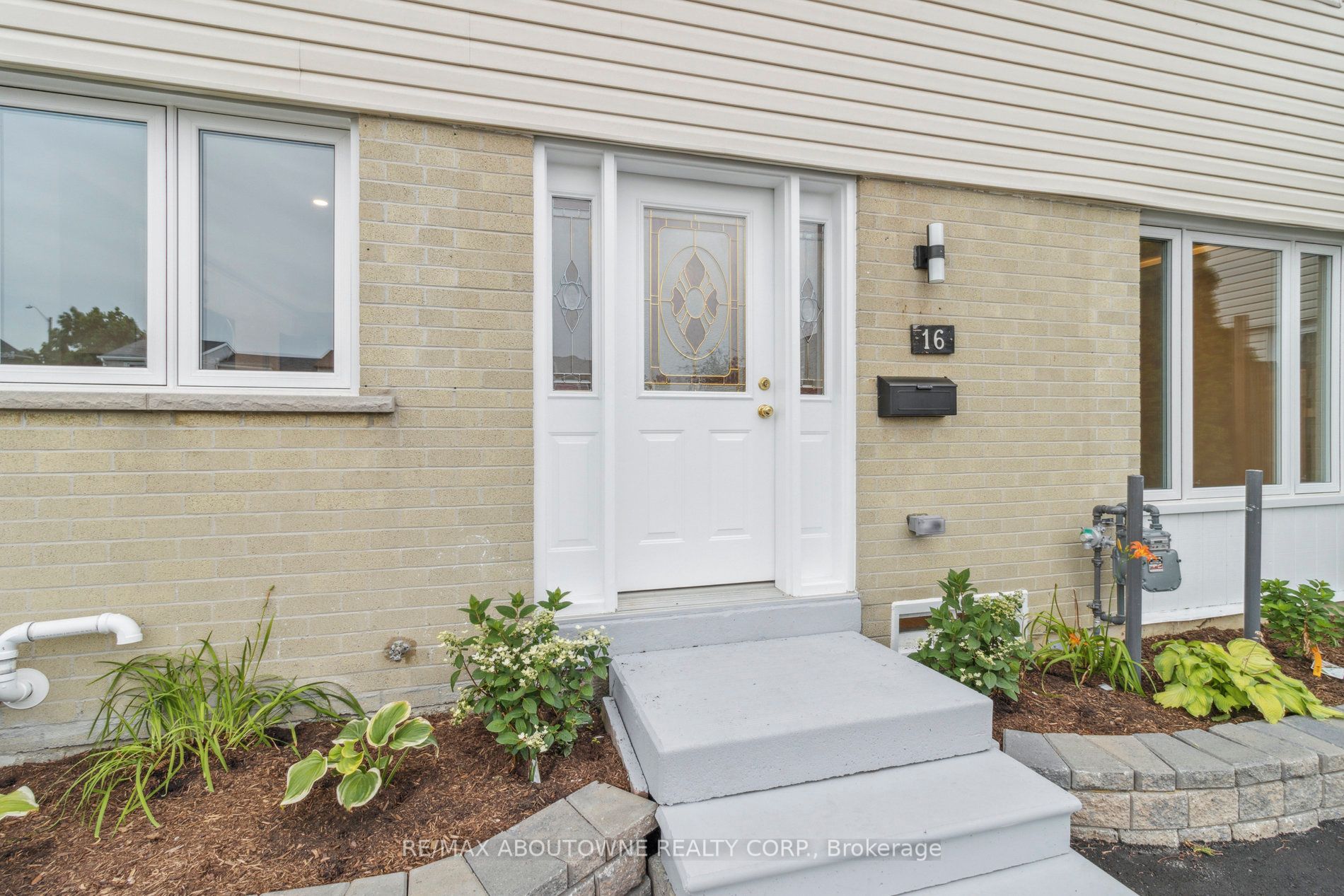 16 Jasmine Square