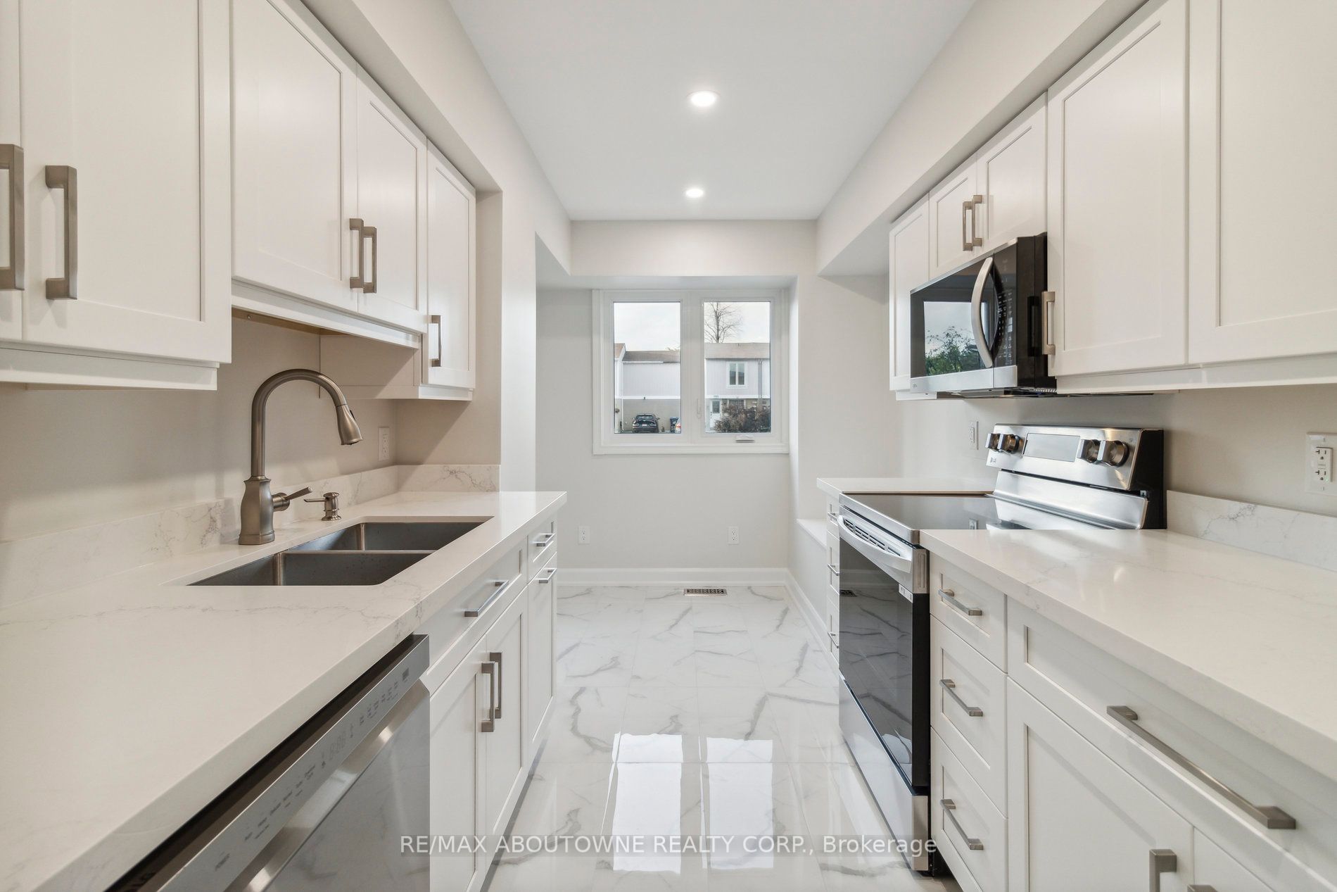16 Jasmine Square