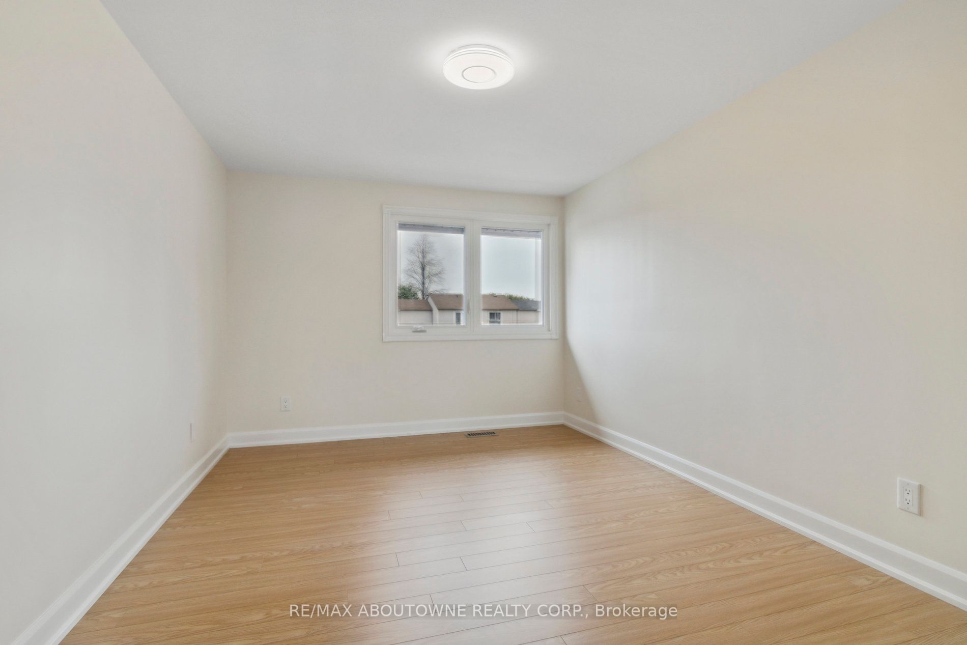 16 Jasmine Square