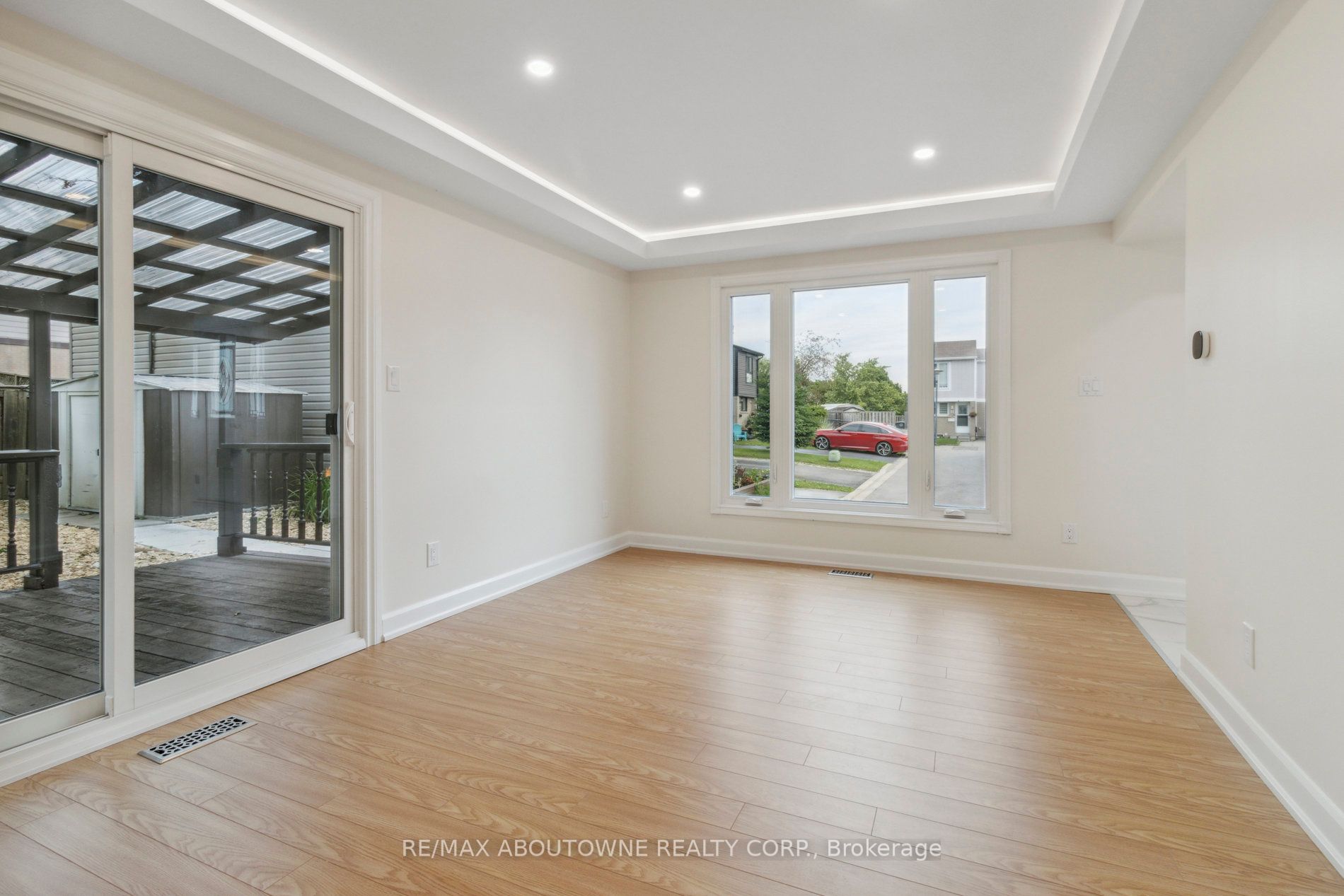 16 Jasmine Square