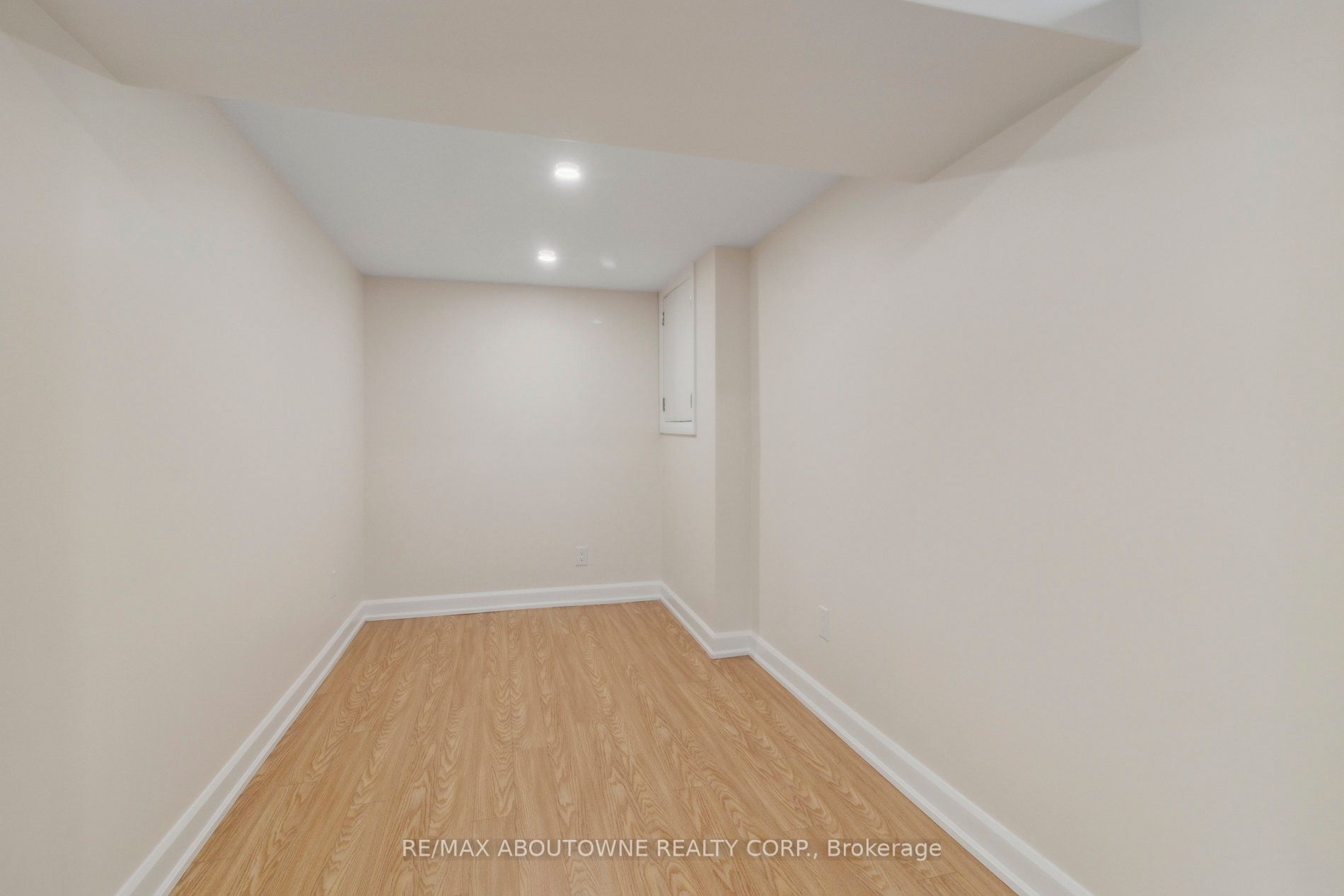16 Jasmine Square