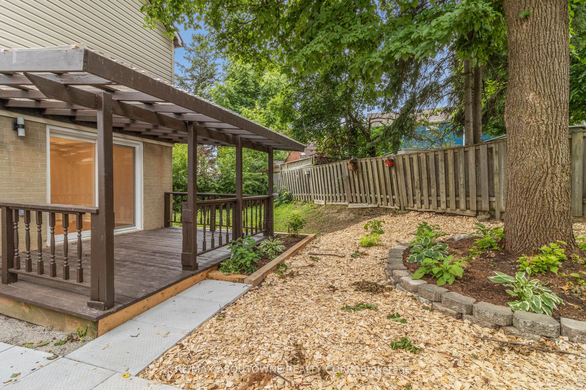 16 Jasmine Square