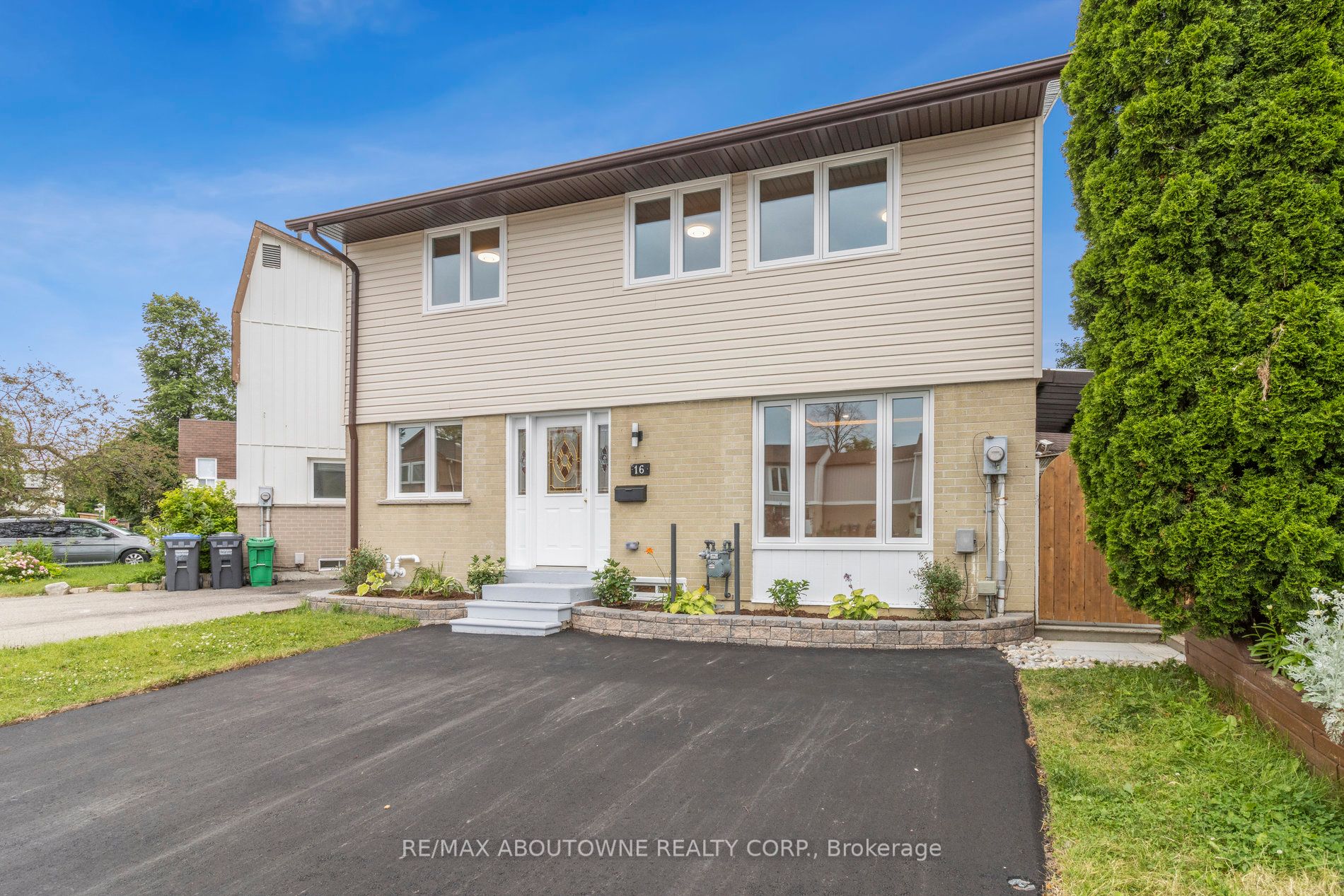 16 Jasmine Square