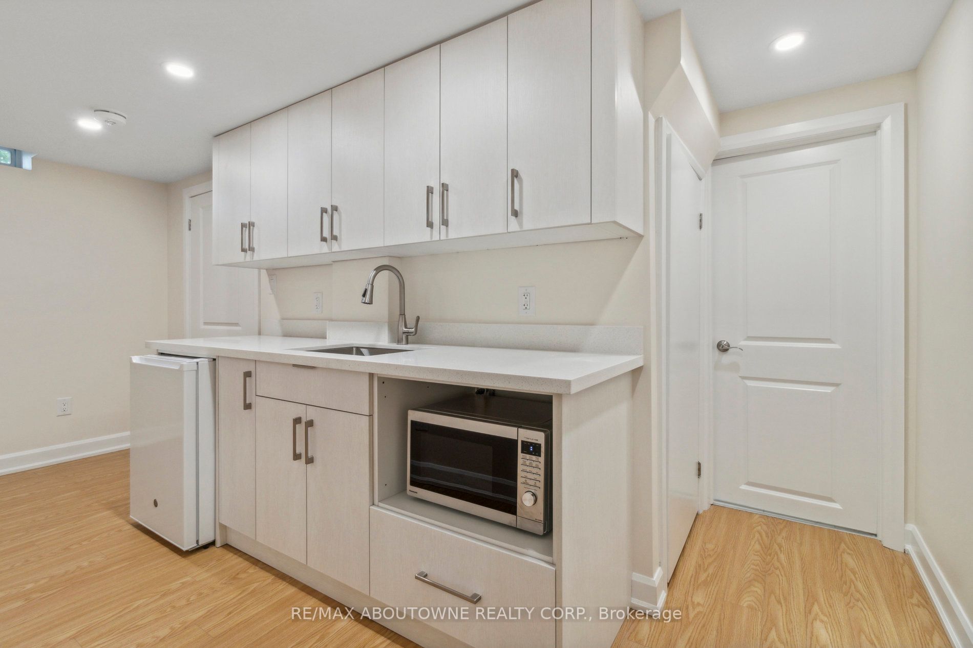 16 Jasmine Square