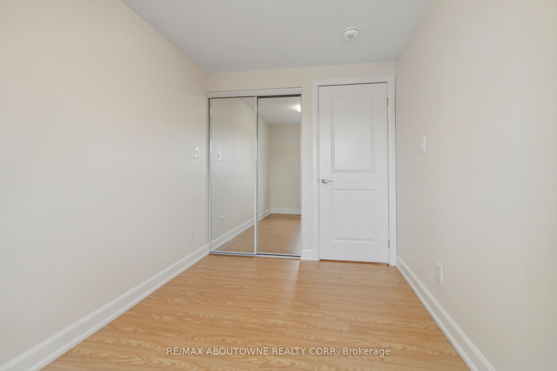 16 Jasmine Square