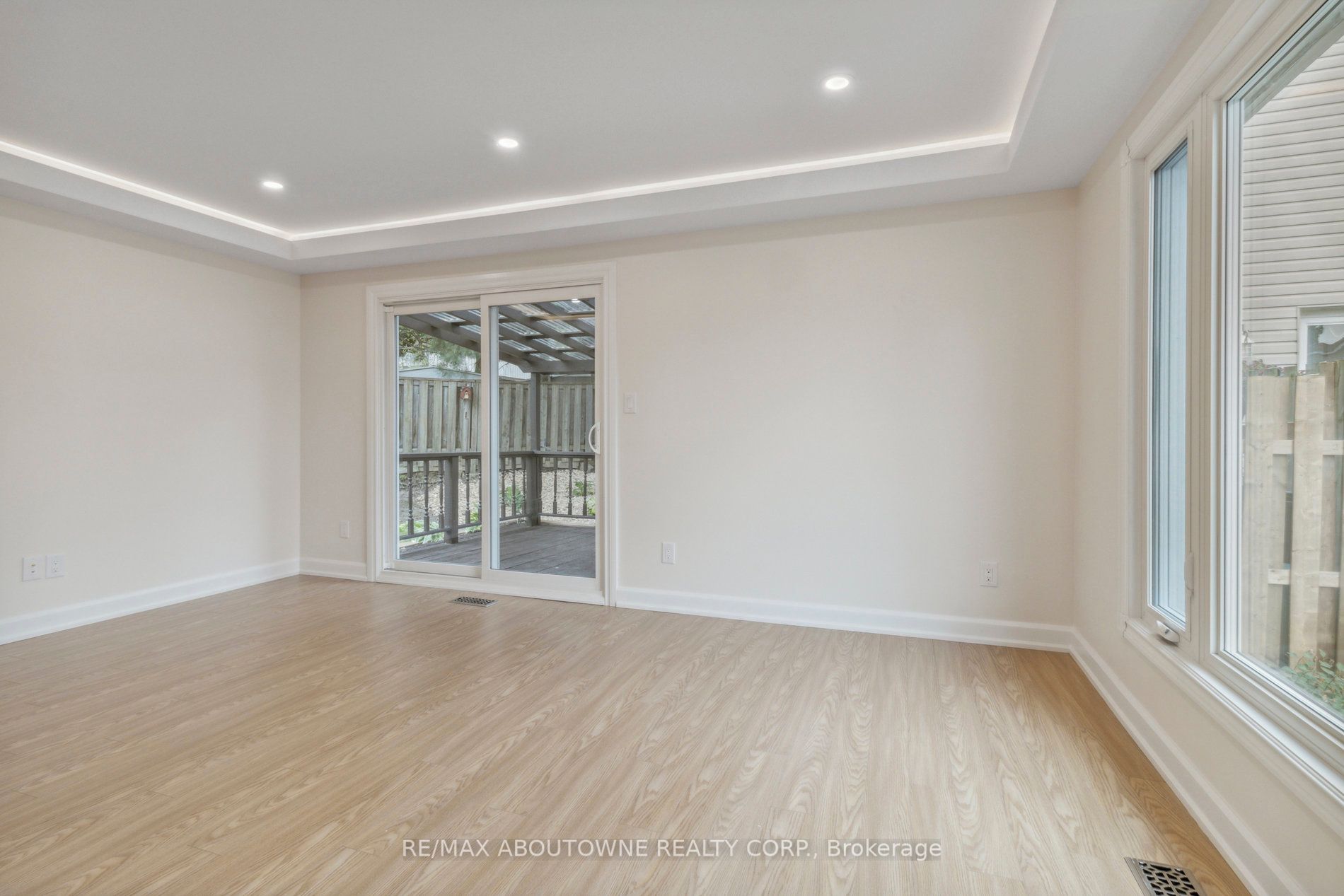 16 Jasmine Square
