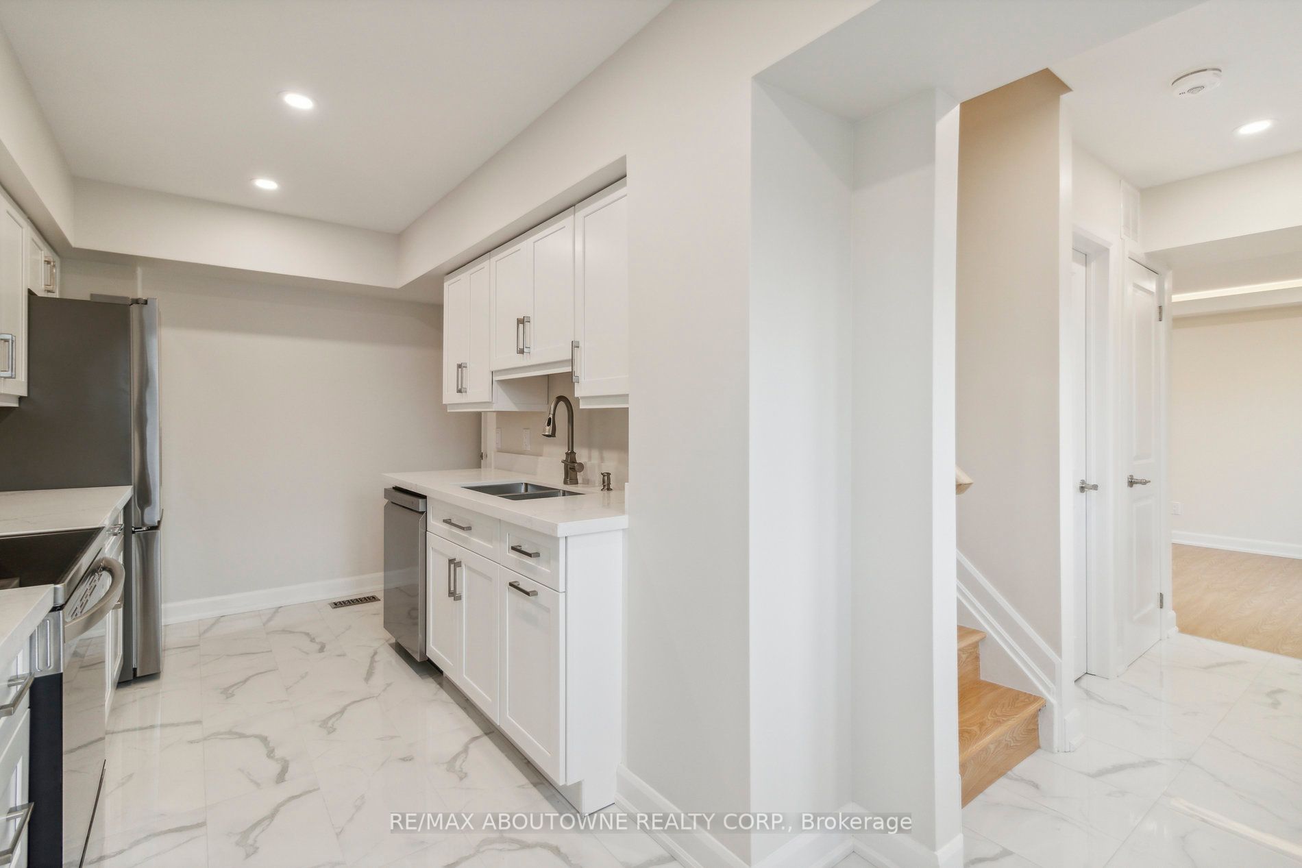 16 Jasmine Square