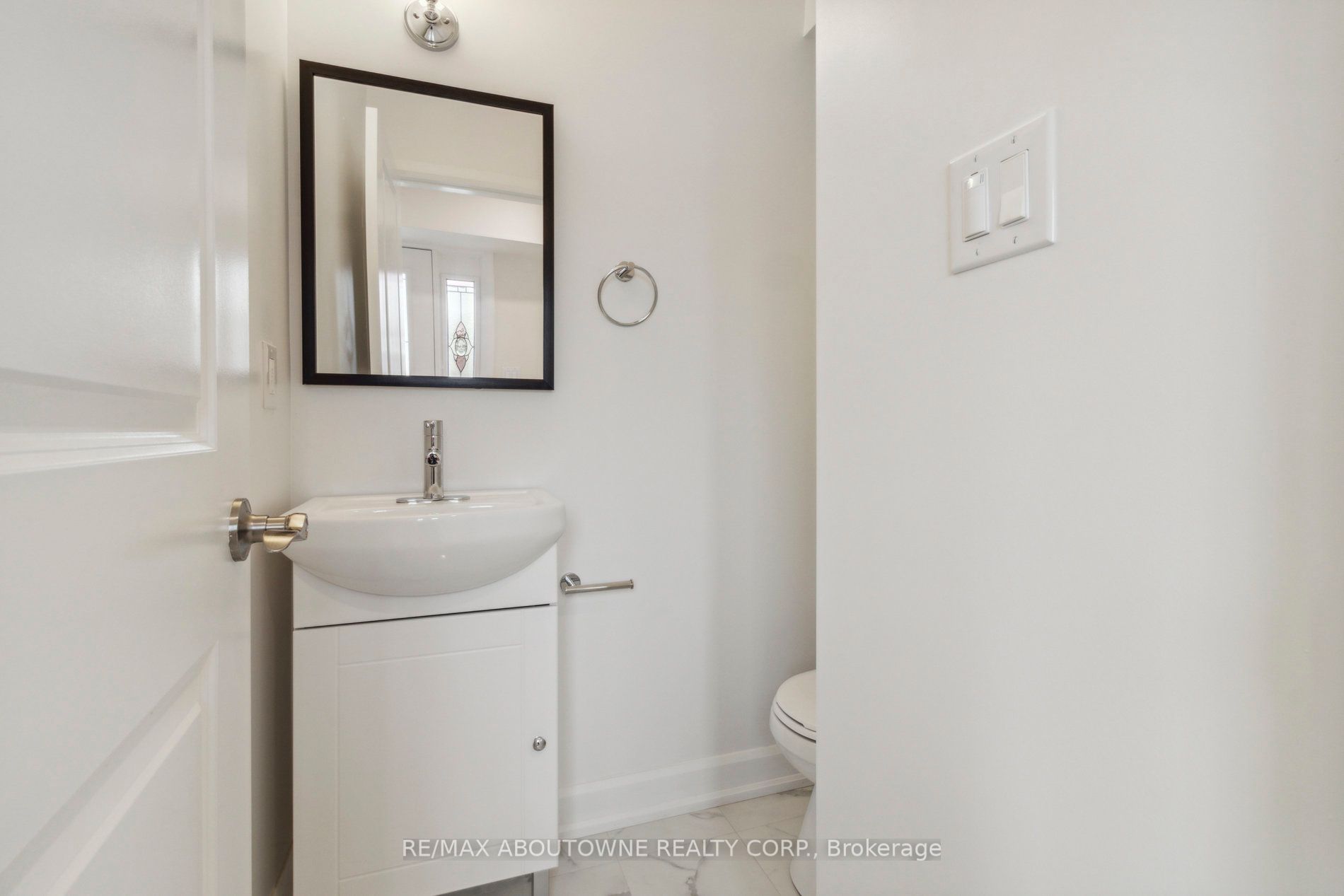 16 Jasmine Square