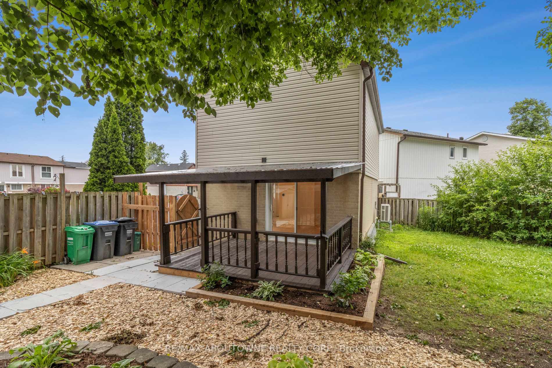 16 Jasmine Square
