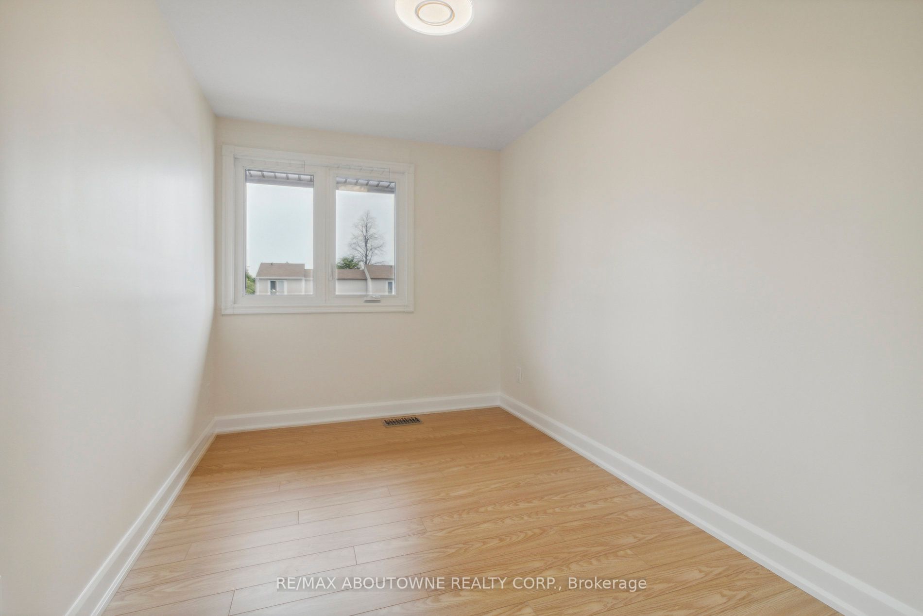 16 Jasmine Square