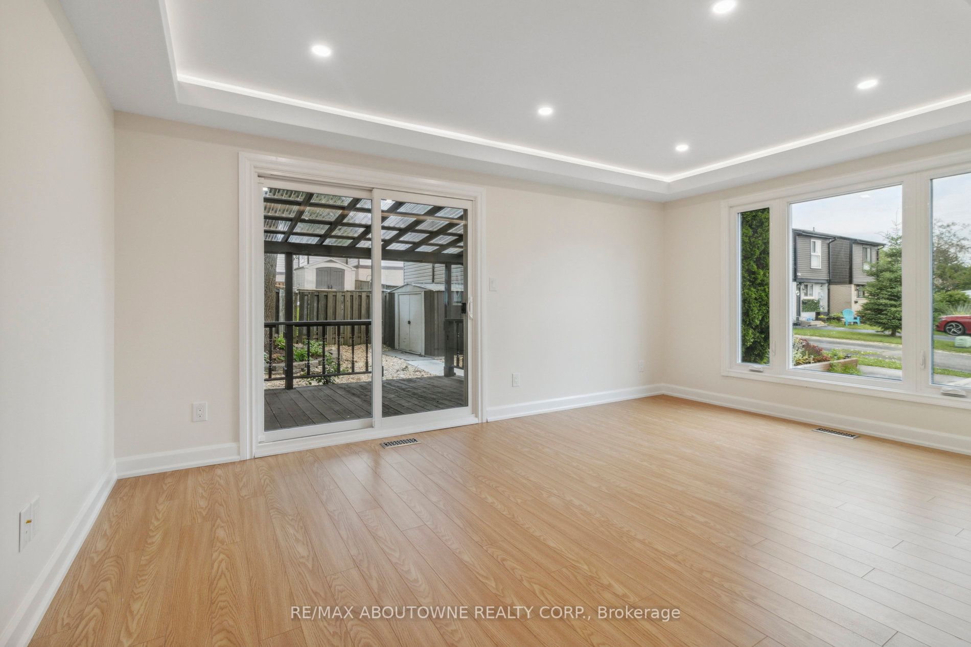 16 Jasmine Square