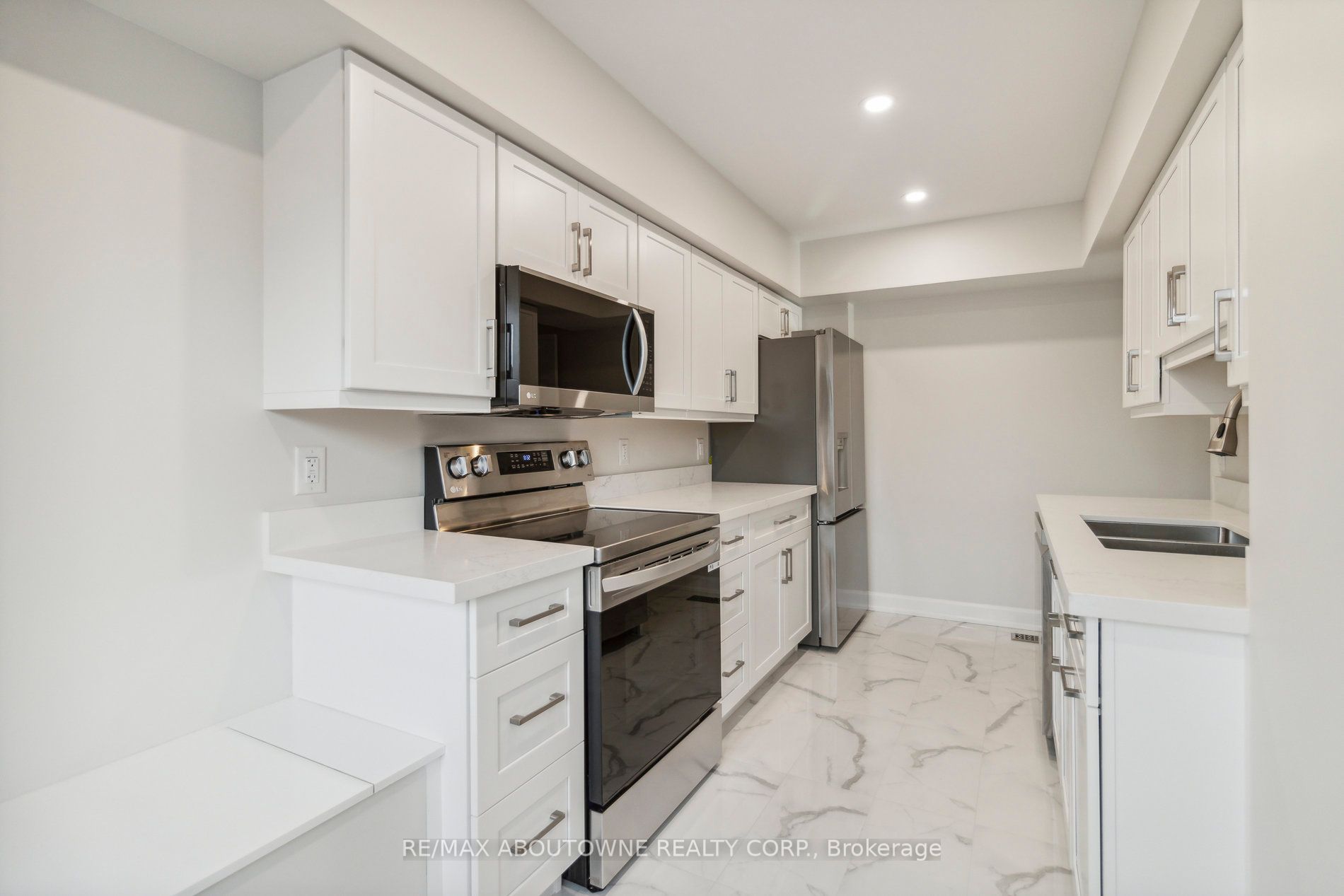 16 Jasmine Square