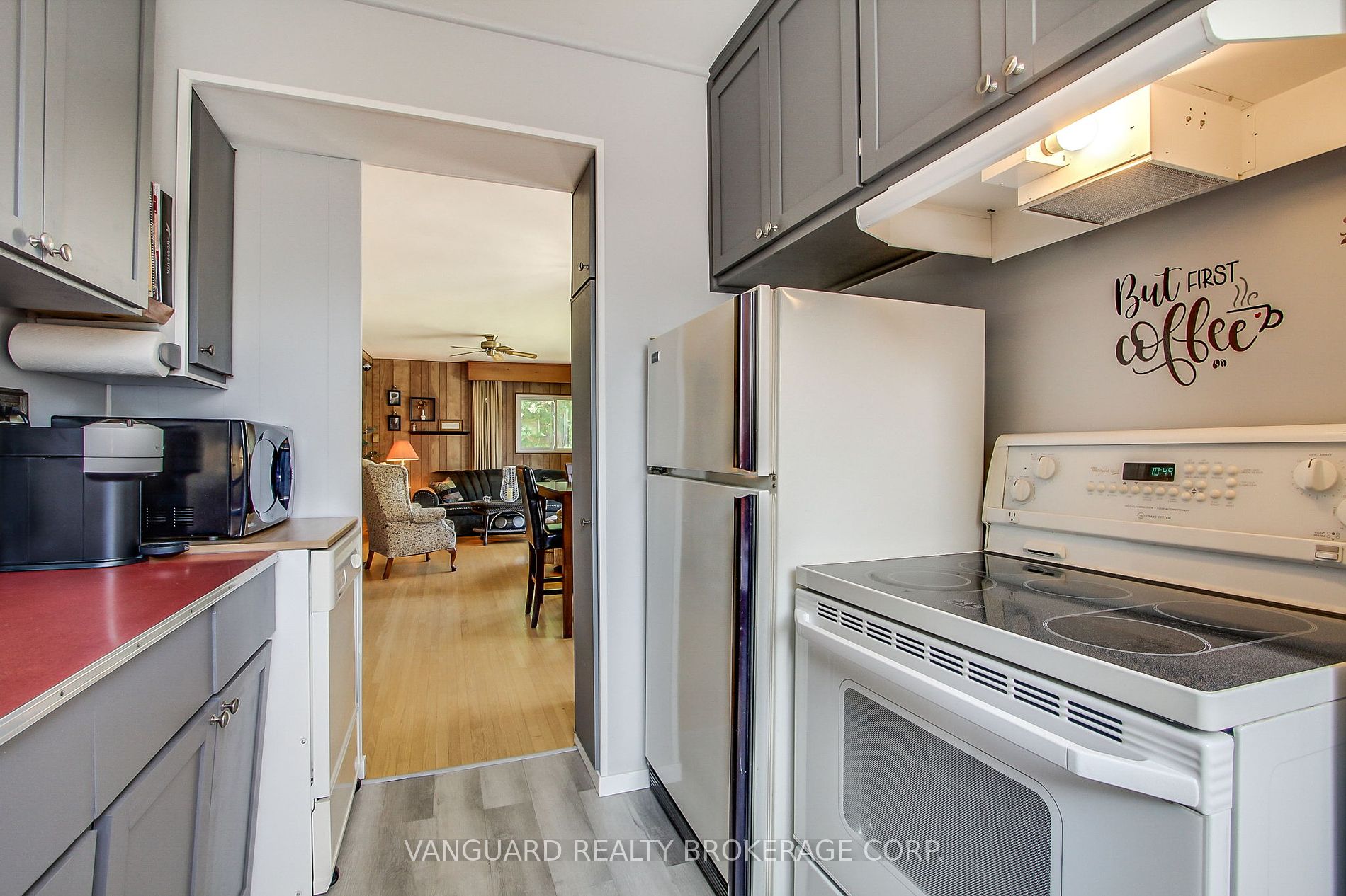92 Ellwood Dr W