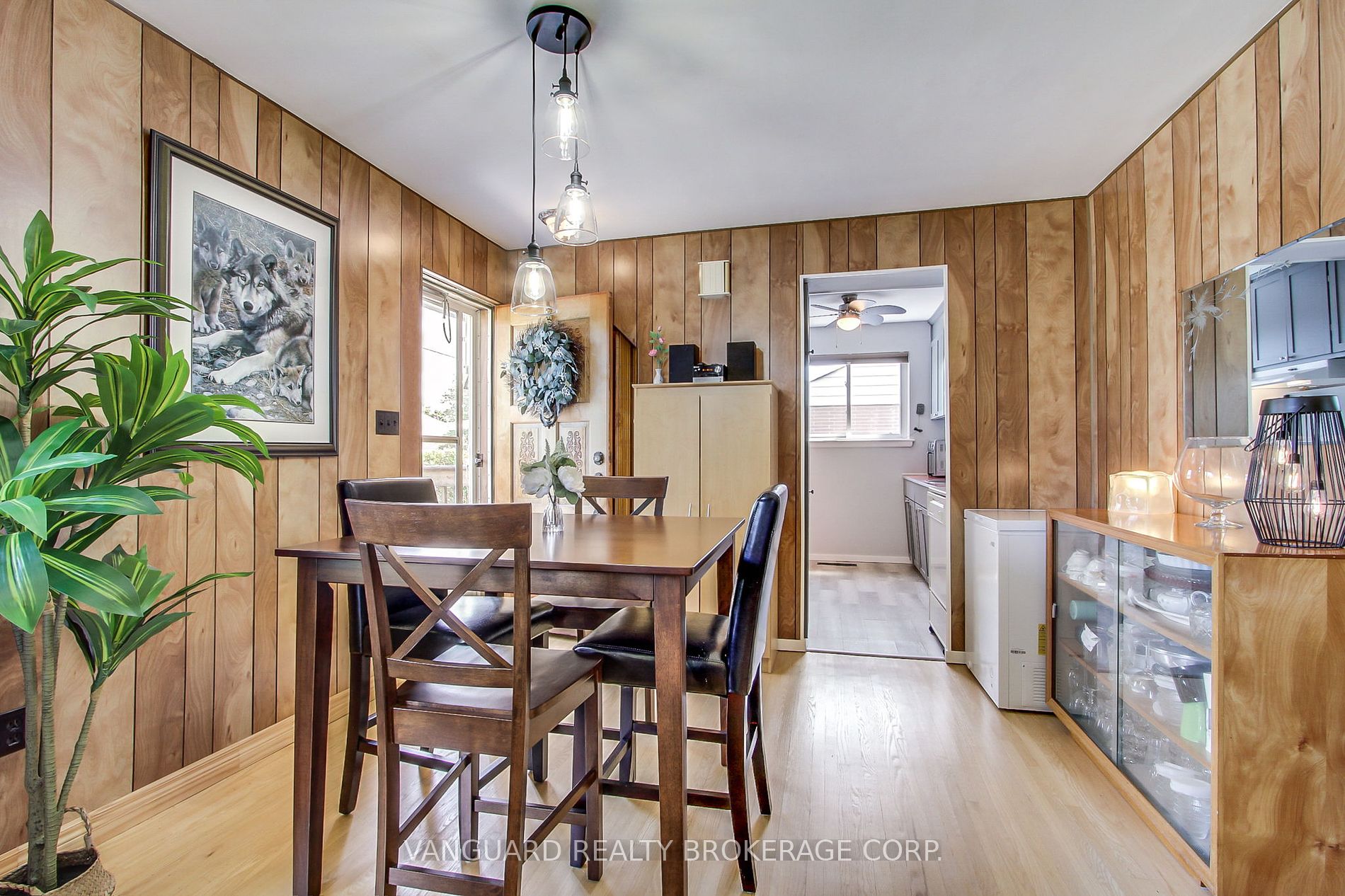 92 Ellwood Dr W