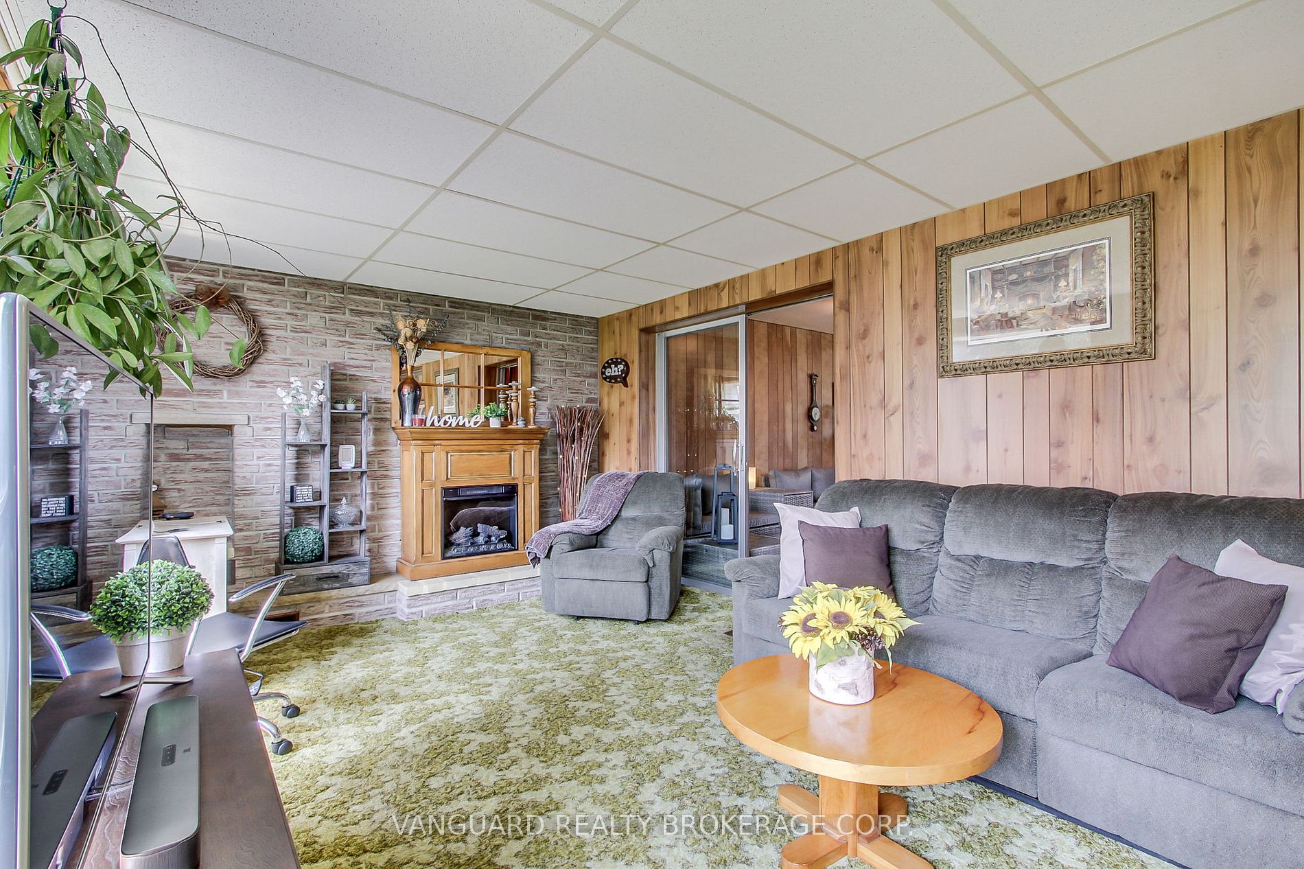 92 Ellwood Dr W